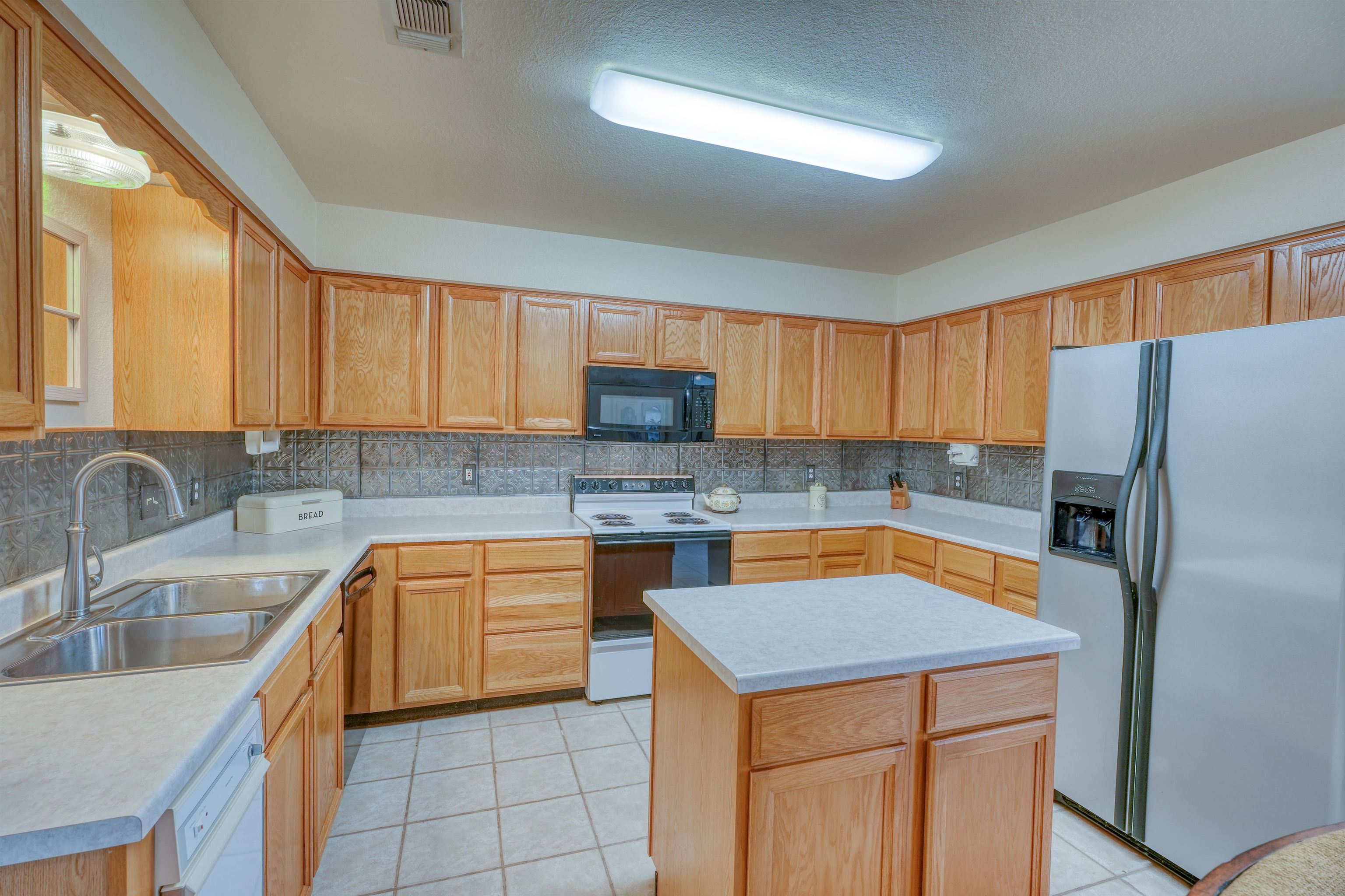 710 Highland Drive Property Photo 9
