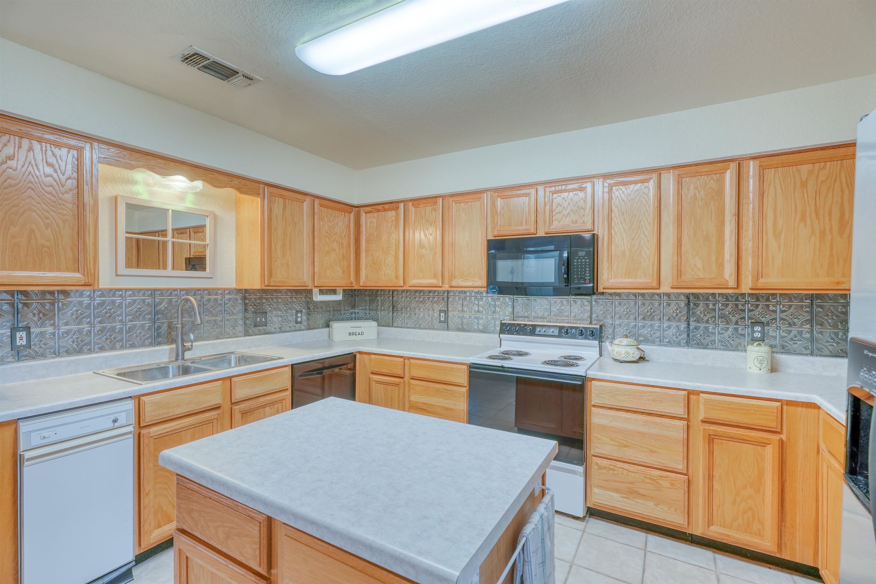 710 Highland Drive Property Photo 12