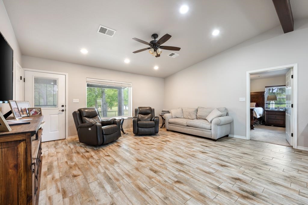 121 Dog Run Property Photo 8