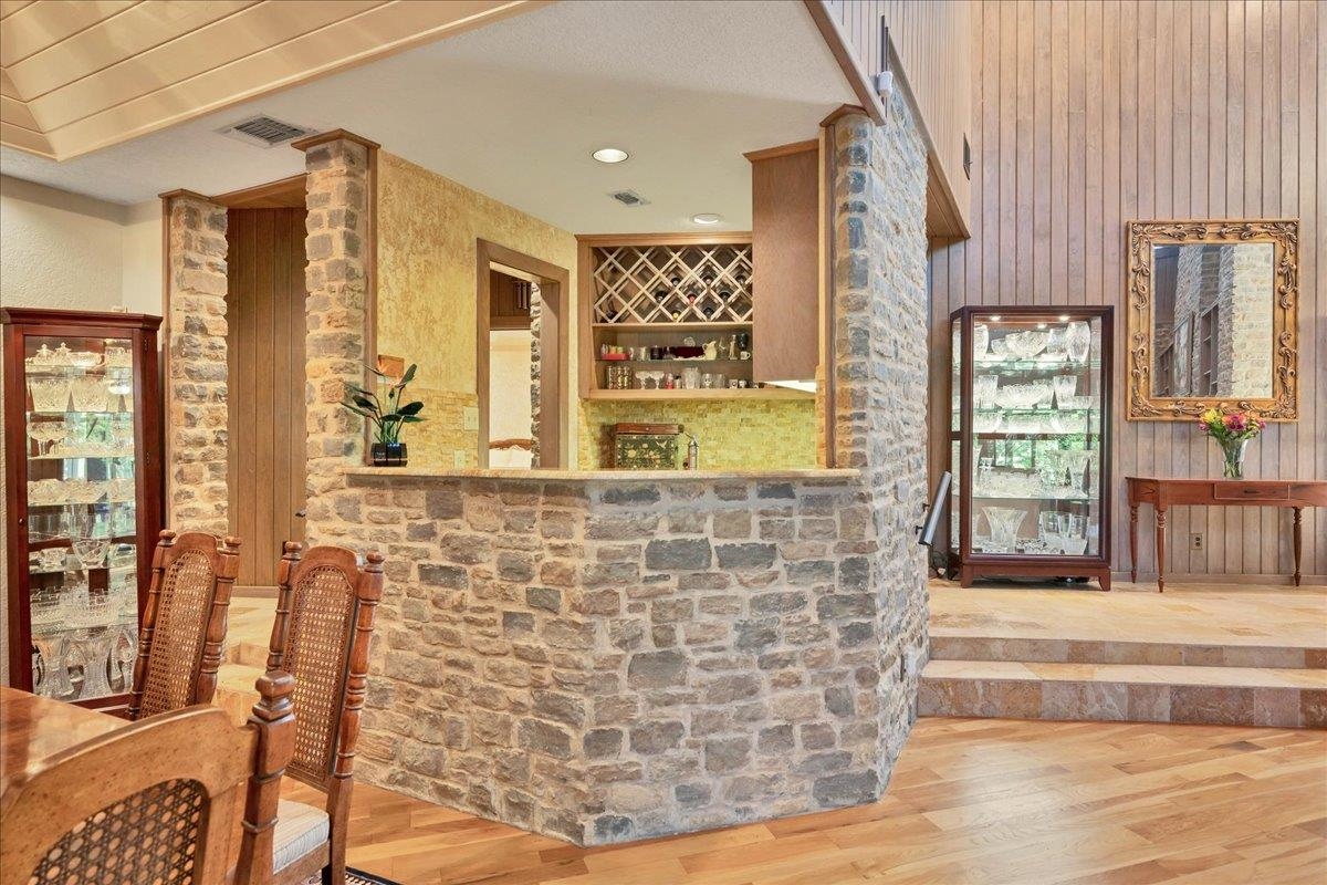 100 Silver Spur Property Photo 11