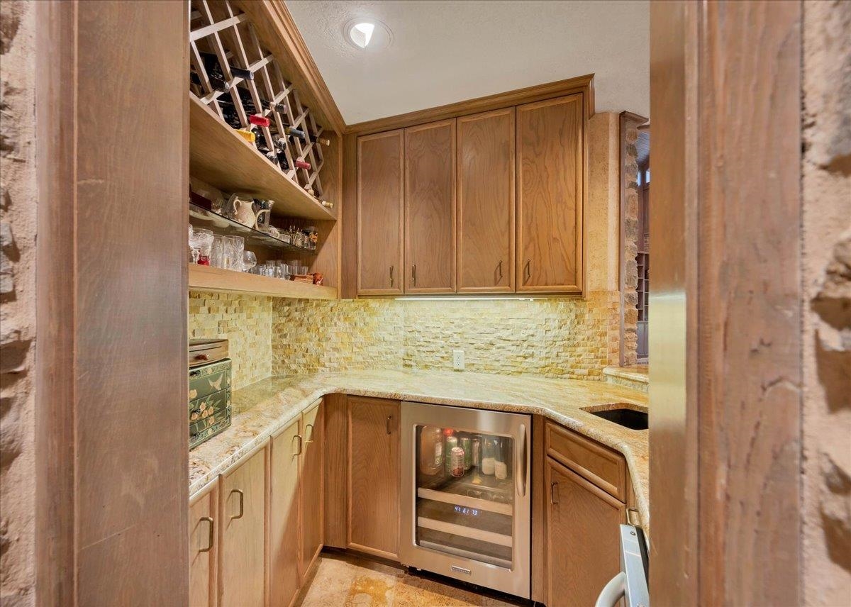 100 Silver Spur Property Photo 12