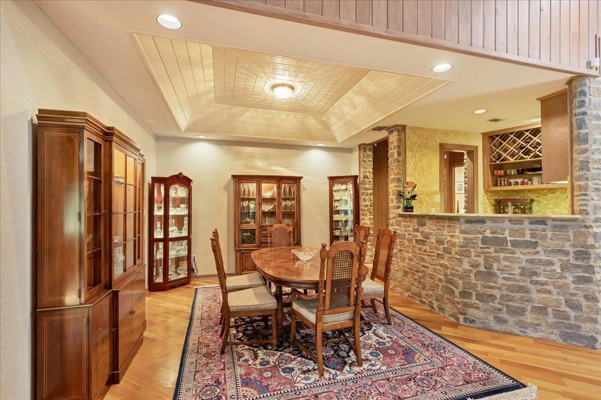 100 Silver Spur Property Photo 13