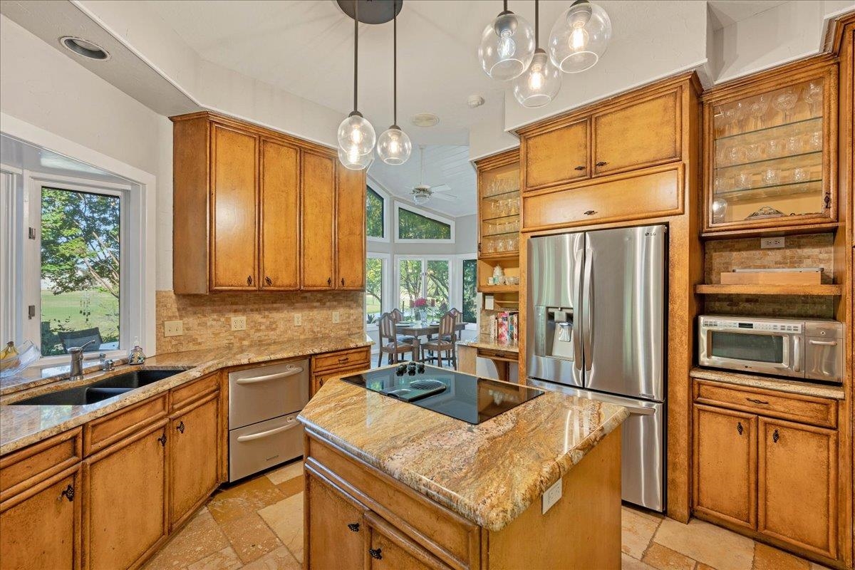 100 Silver Spur Property Photo 14