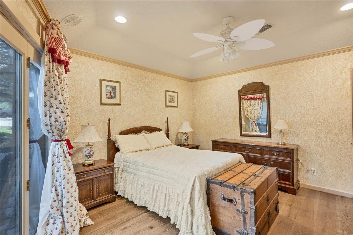 100 Silver Spur Property Photo 26