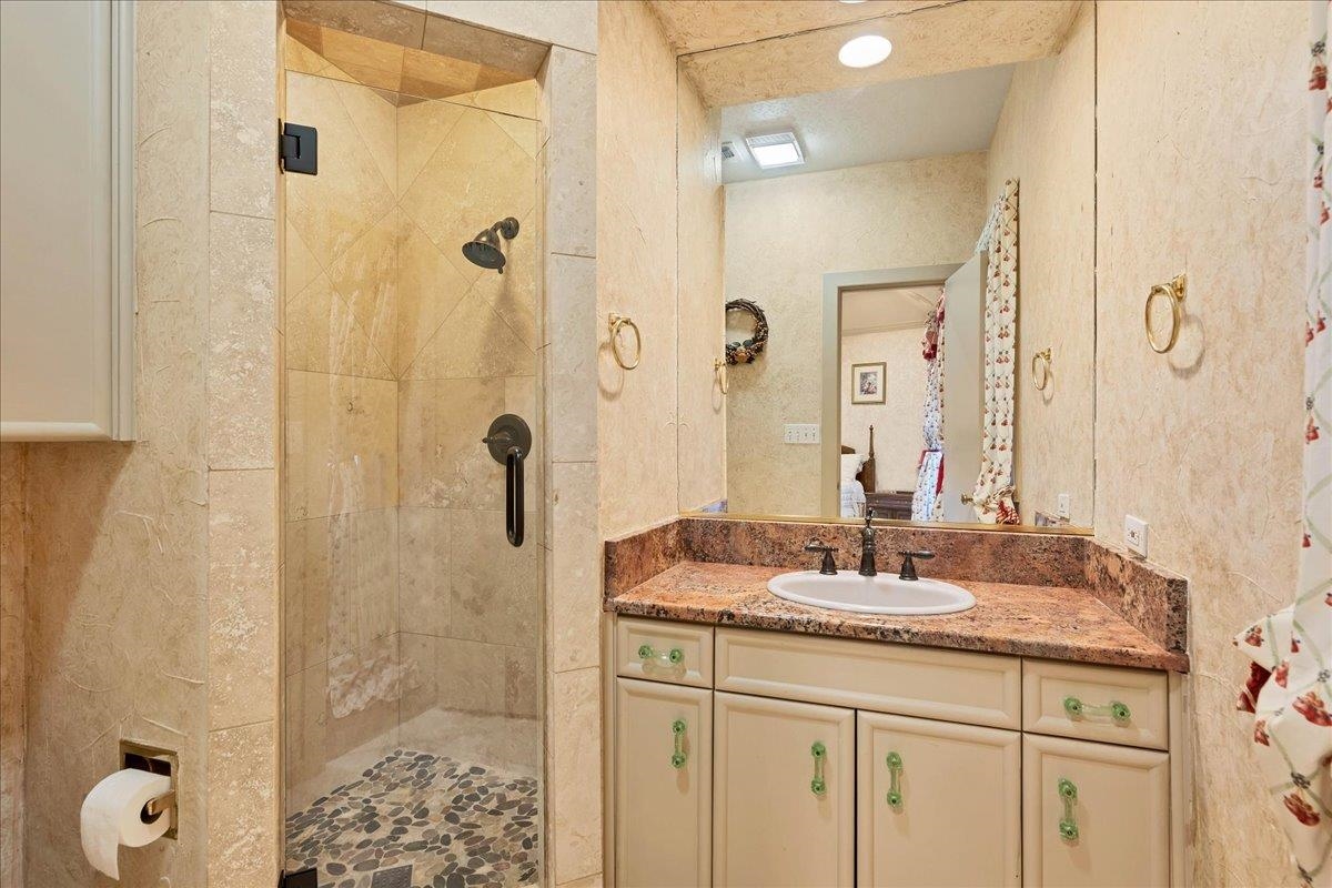 100 Silver Spur Property Photo 27
