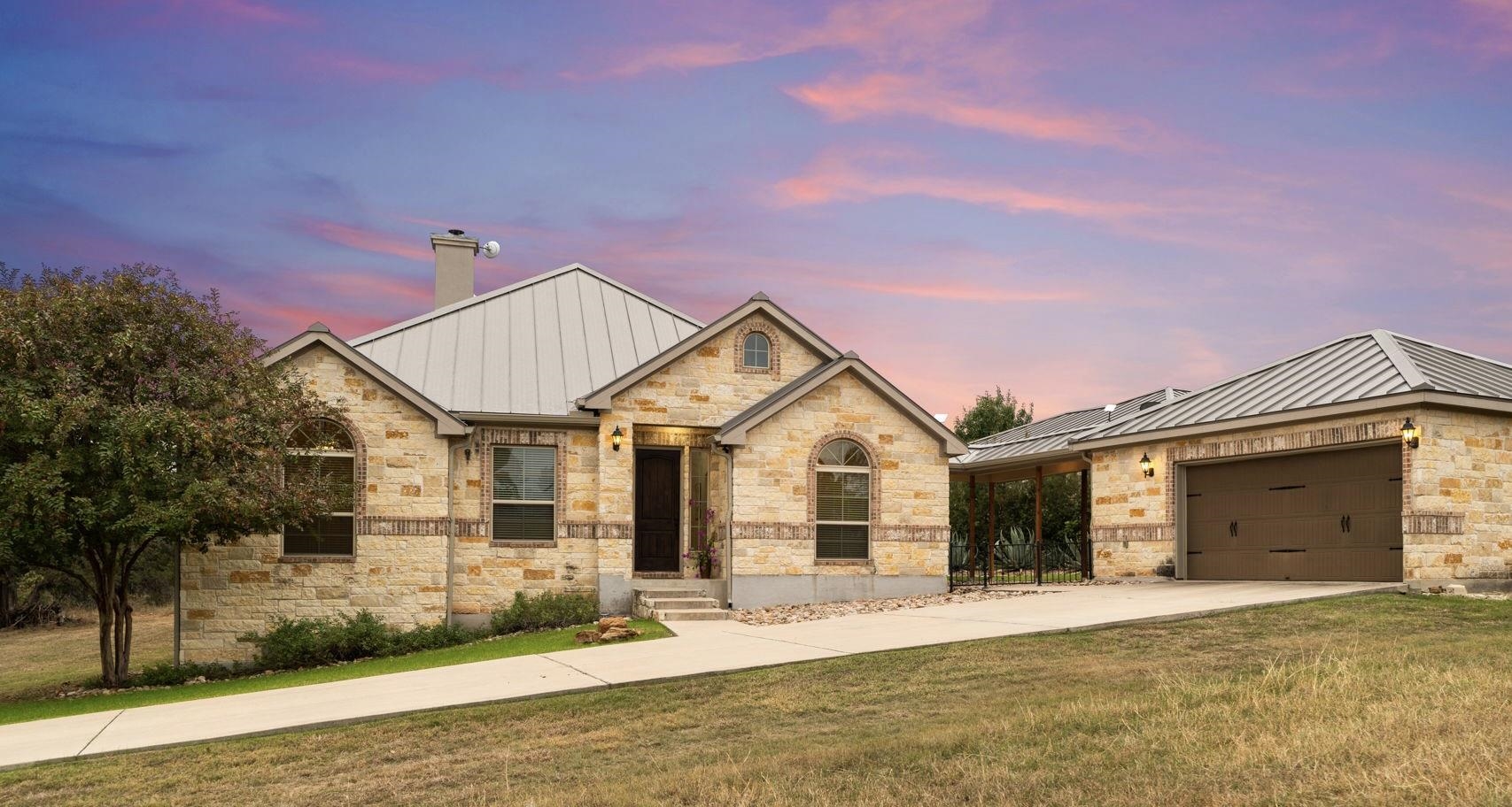 106 Moonshine Property Photo 1