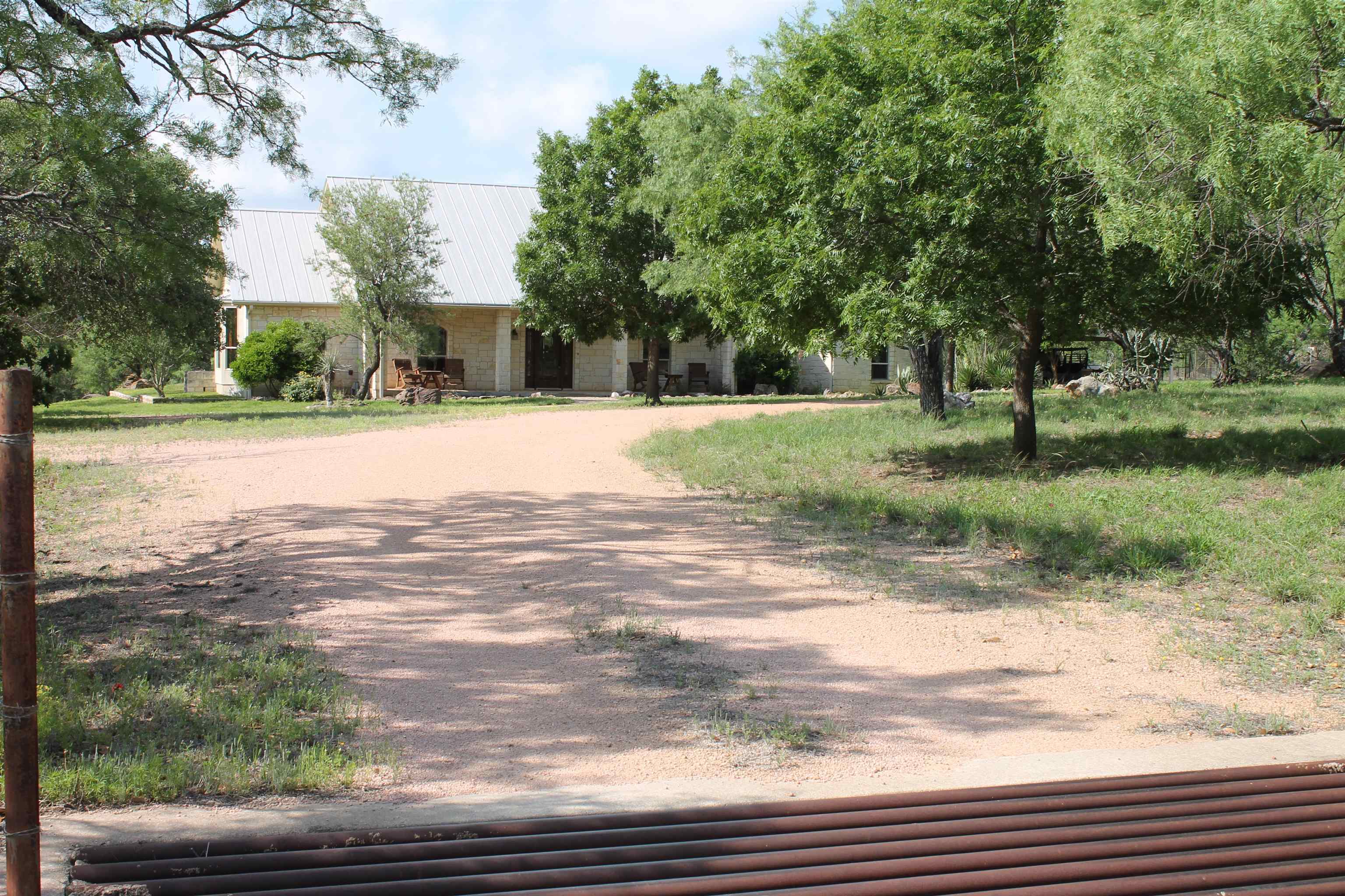 8095 Rr 2618 Road Property Photo