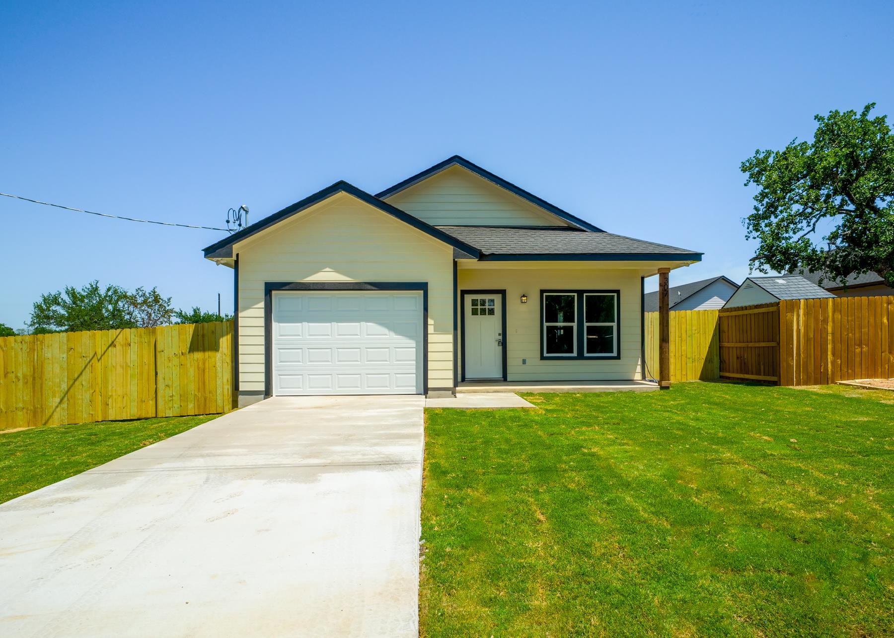 307 Cedarhill Property Photo 1