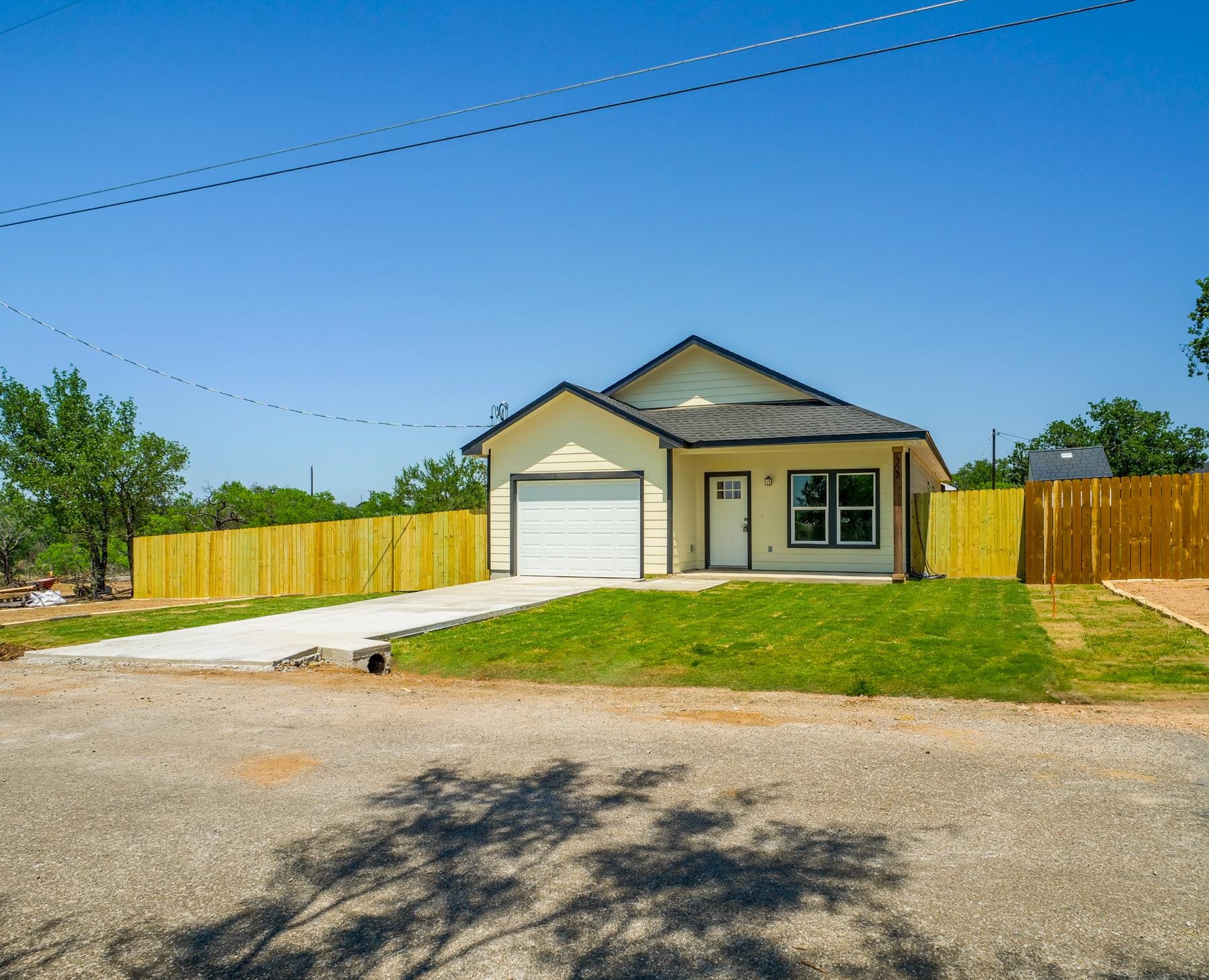 307 Cedarhill Property Photo 3
