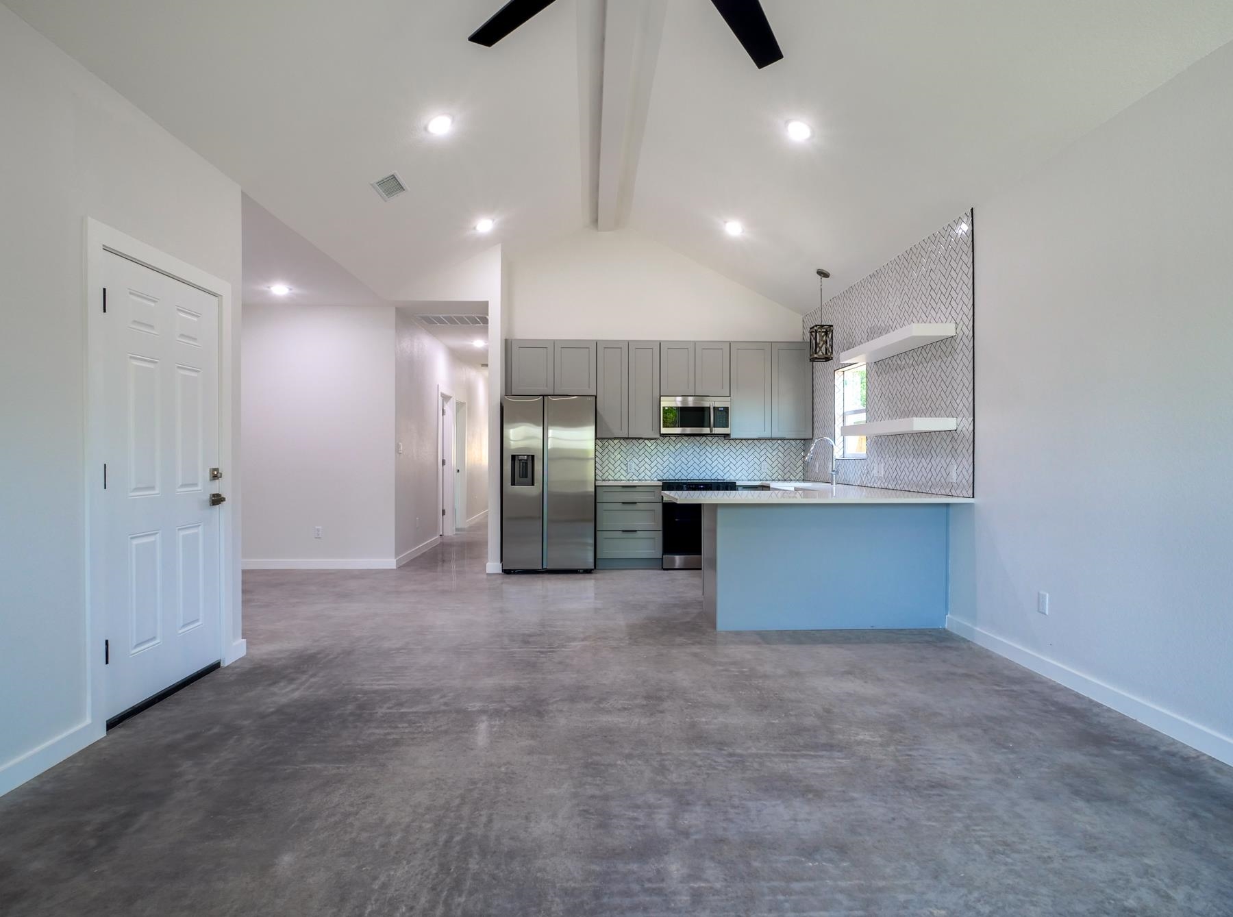 307 Cedarhill Property Photo 4