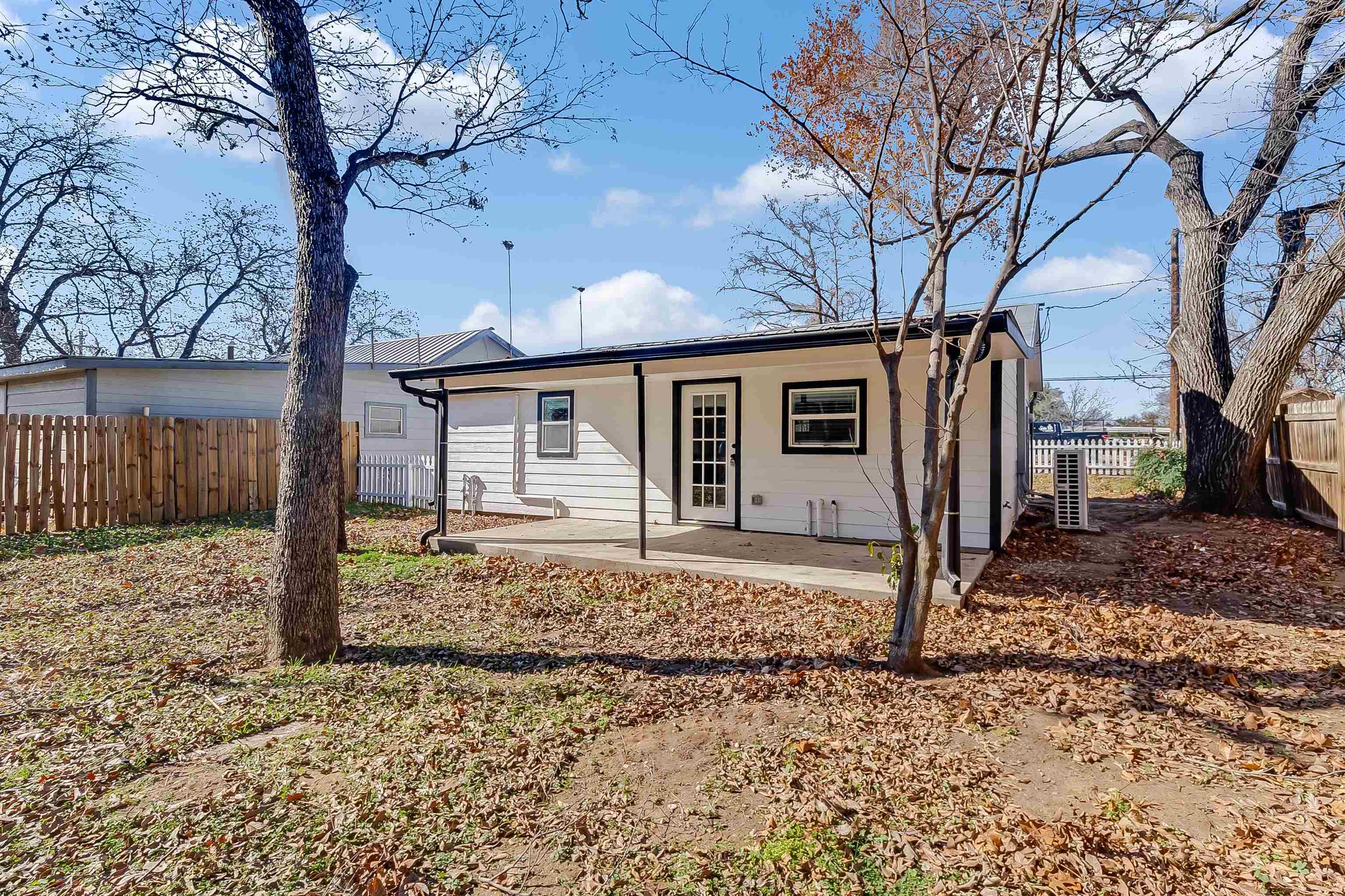 704 Sheffield Avenue Property Photo 4