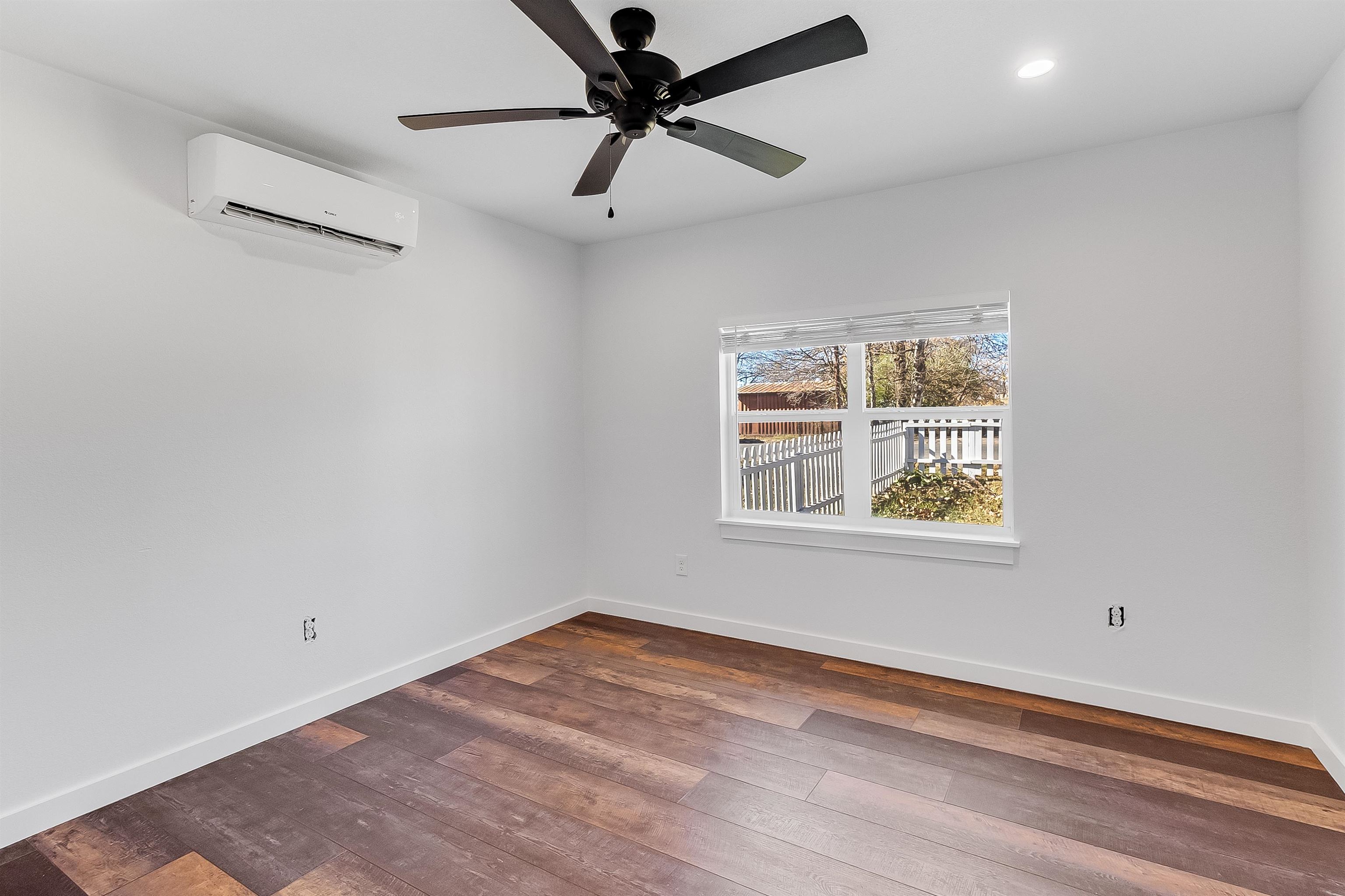 704 Sheffield Avenue Property Photo 17