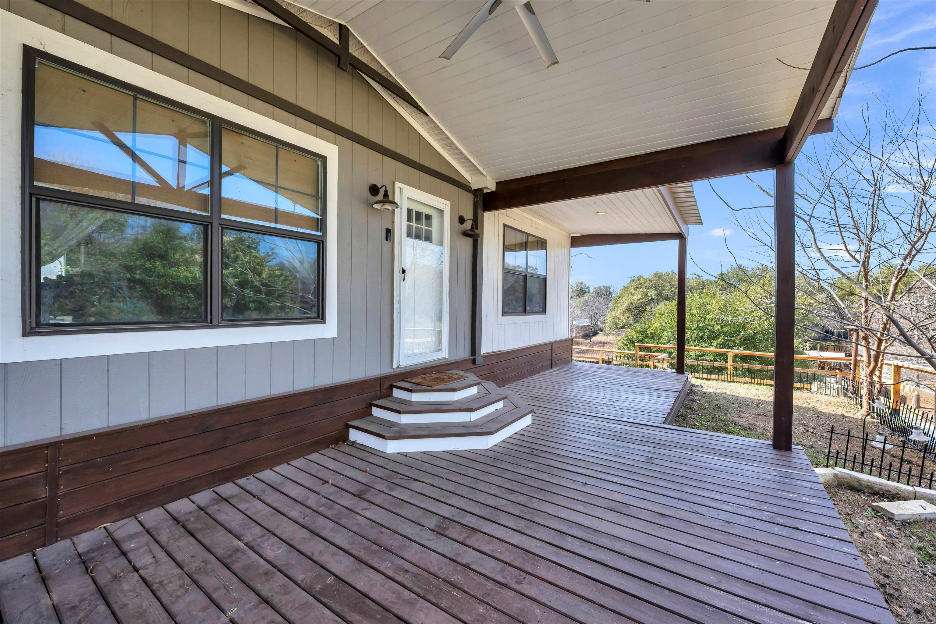 345 County Road 136c Property Photo 3