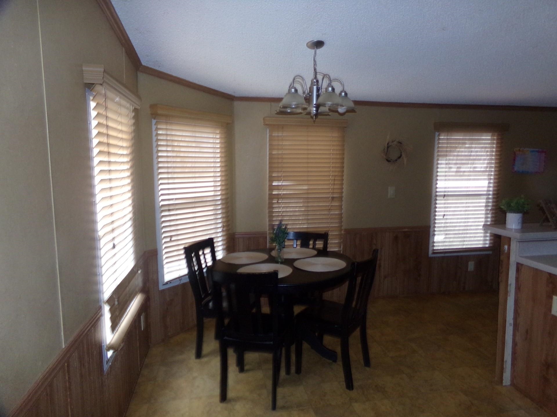 1542 Roselea Property Photo 9