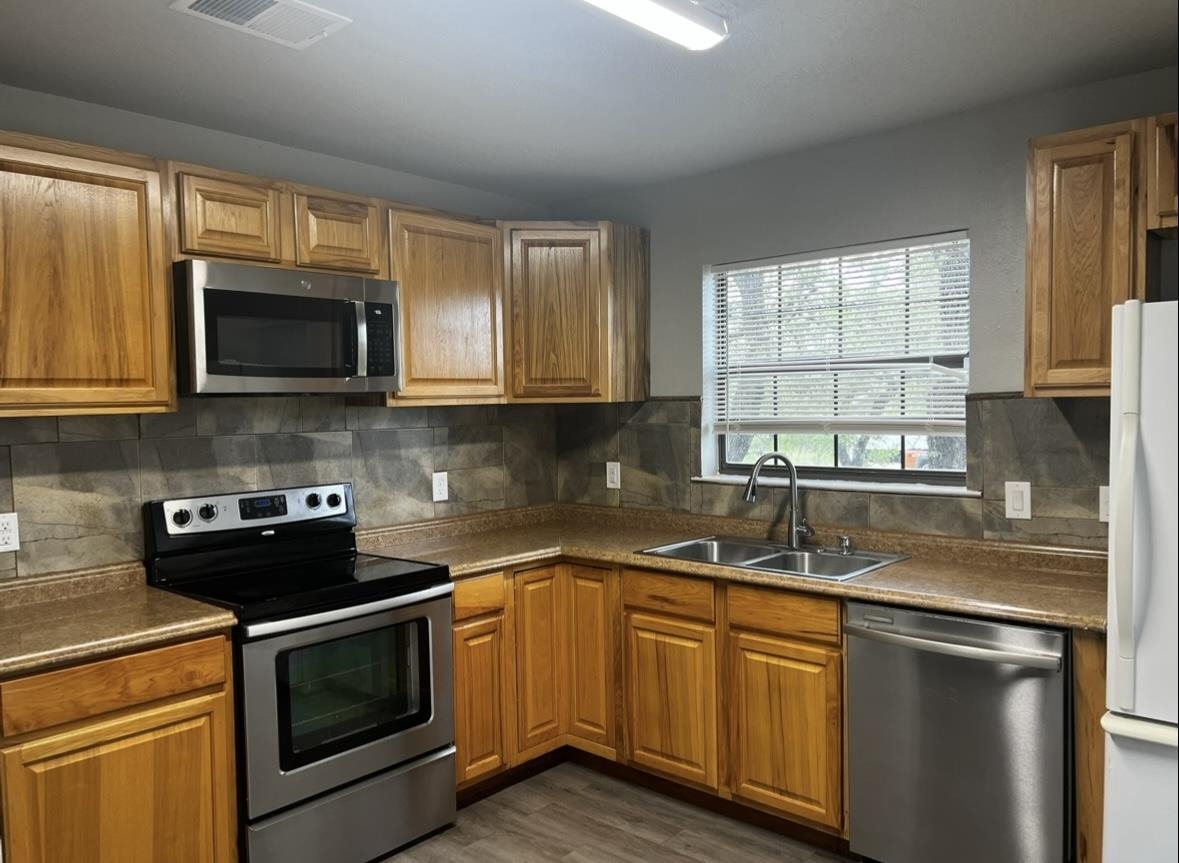 1300 Dew Drop Property Photo 4
