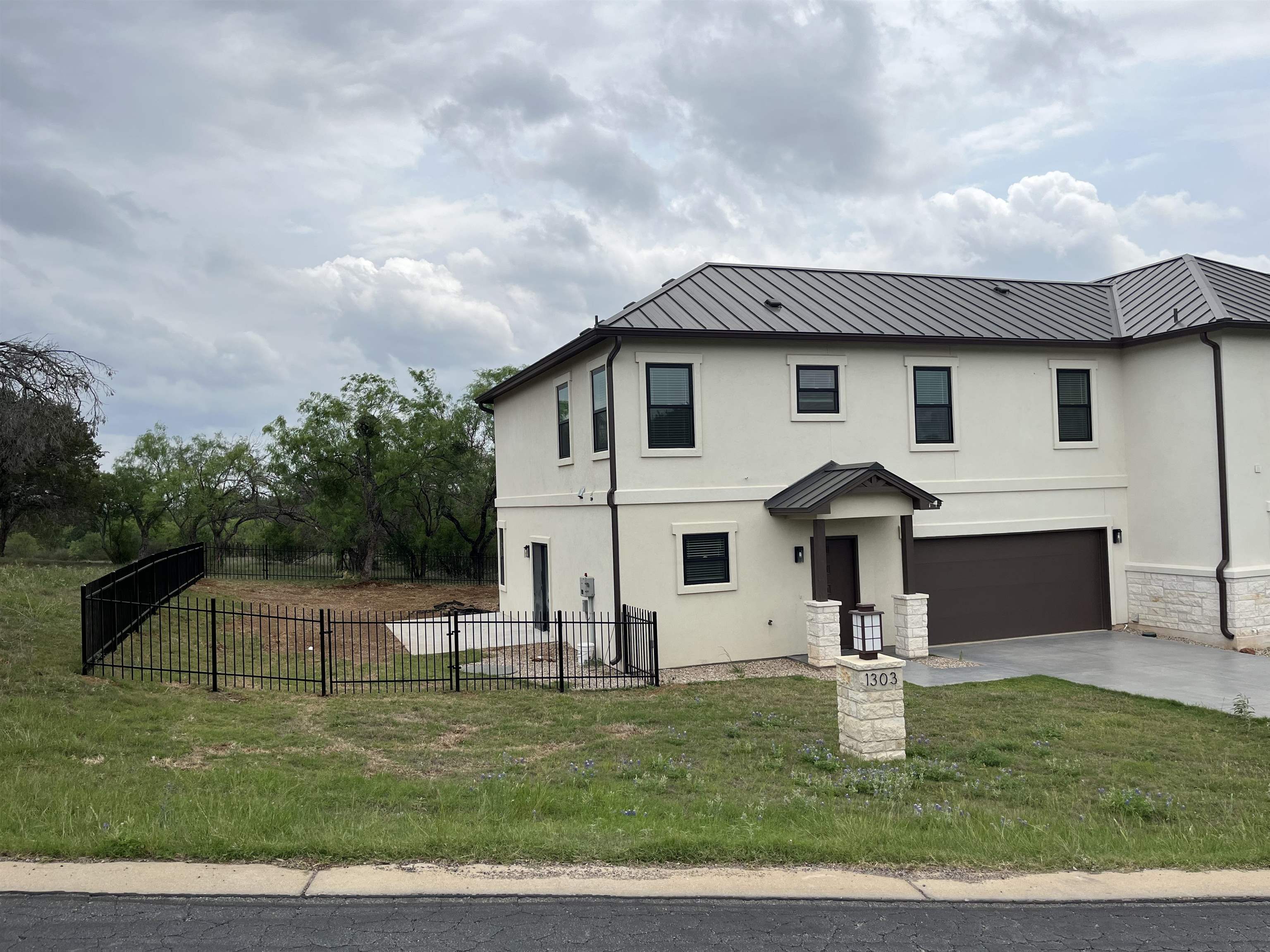 1303 Faultline Property Photo 1