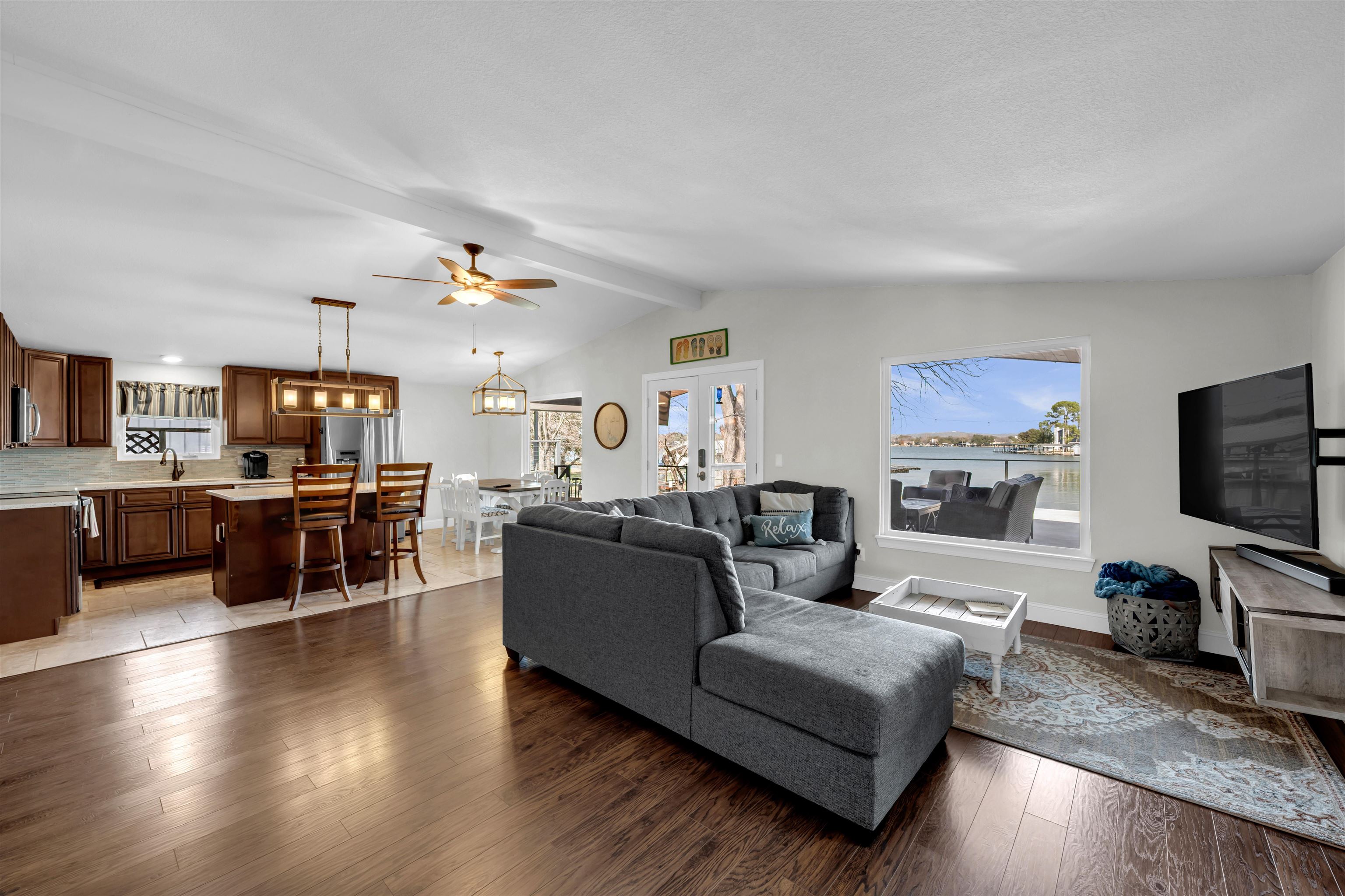 118 S Shorewood Drive Property Photo 8