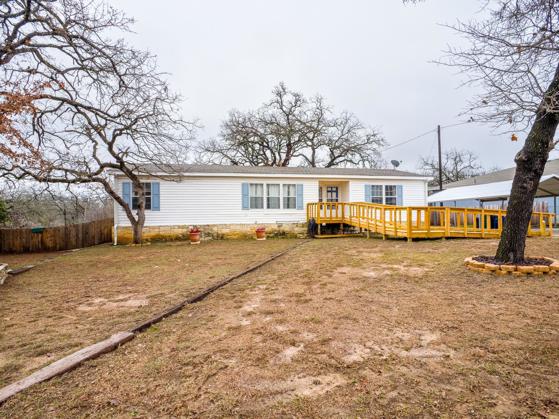 737 Driftwood Ln Property Photo