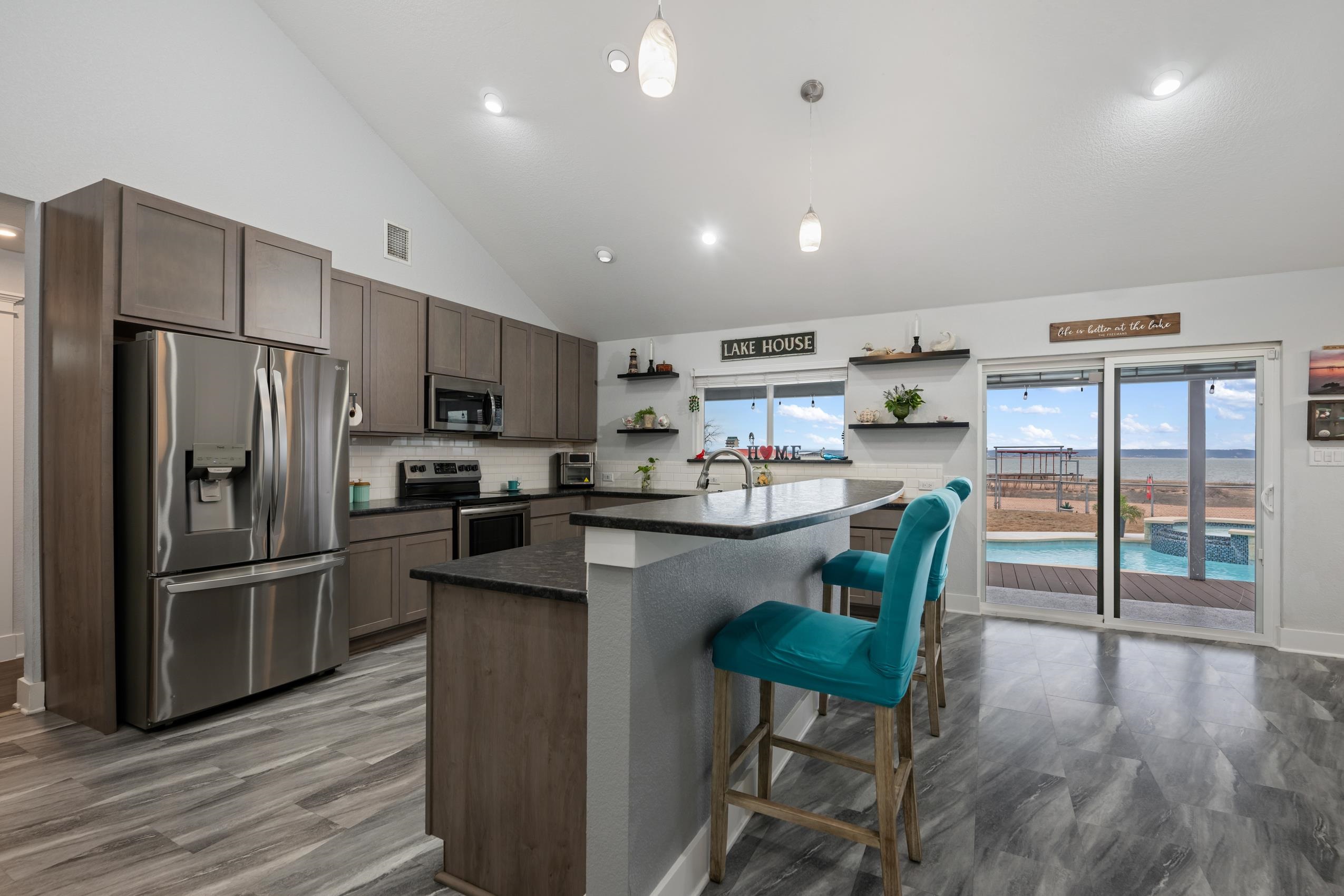 110 Pebble Circle Property Photo 3