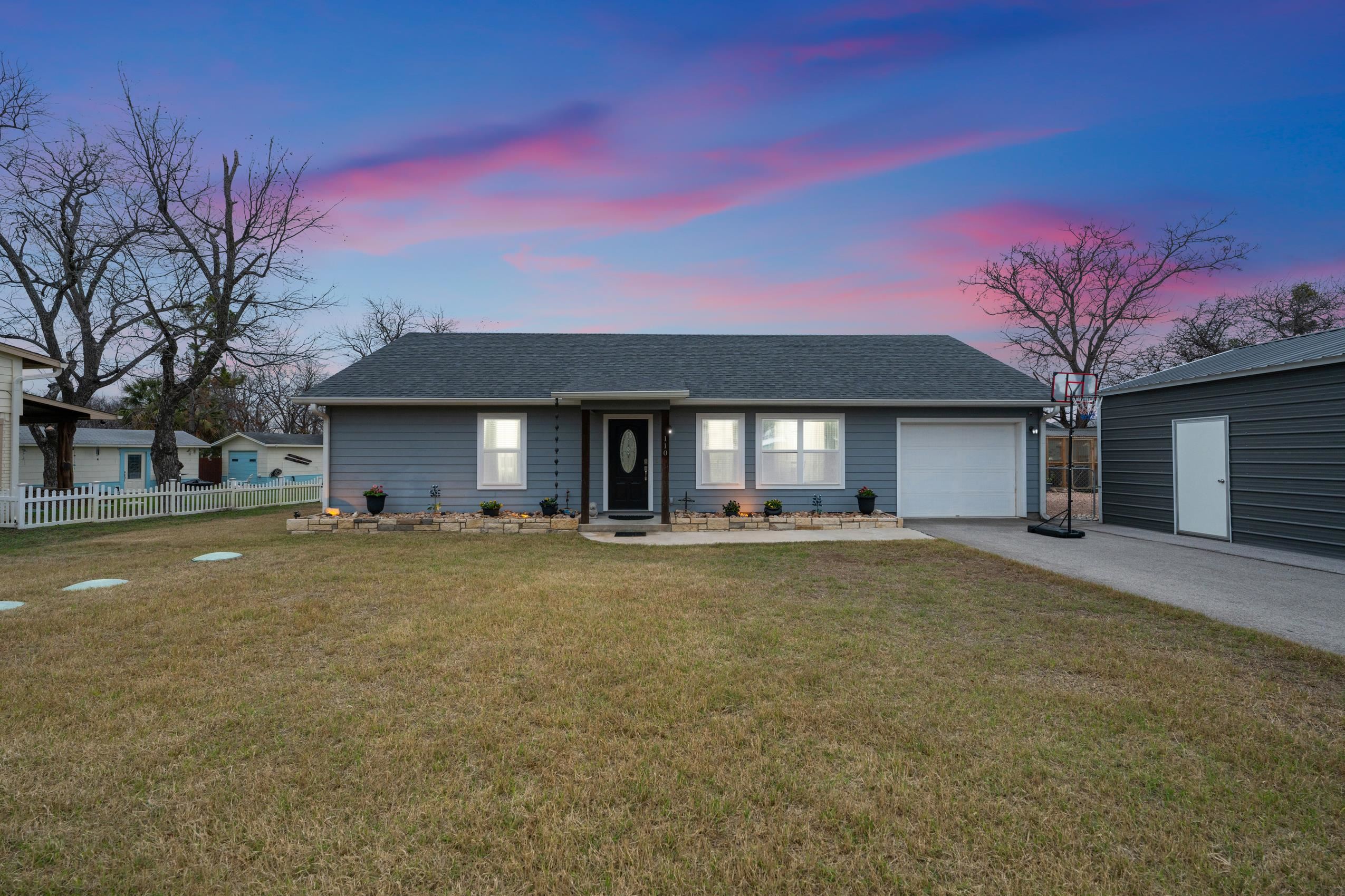 110 Pebble Circle Property Photo 5