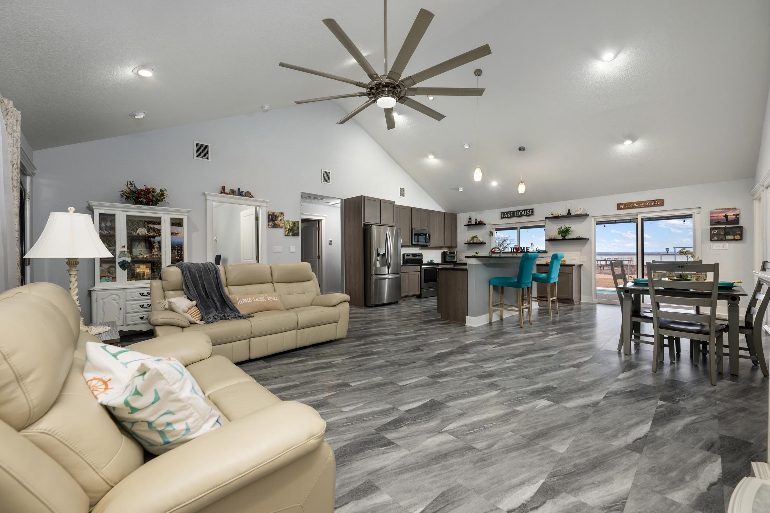110 Pebble Circle Property Photo 9