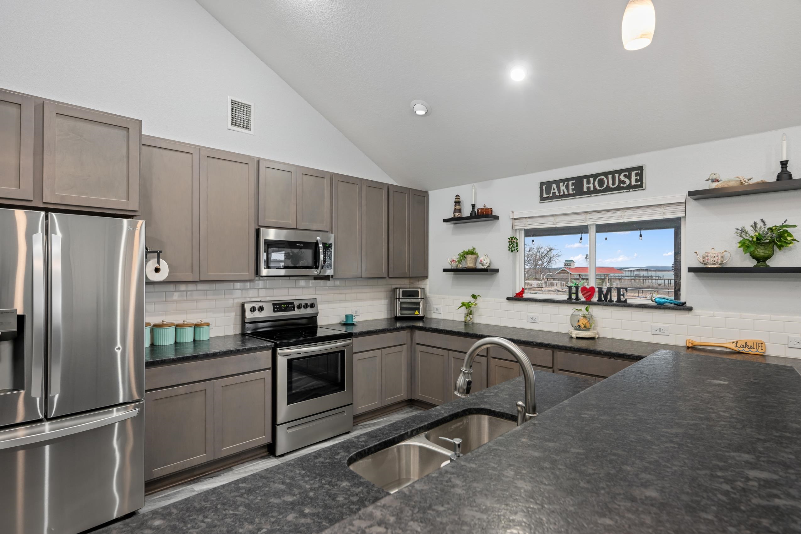 110 Pebble Circle Property Photo 11