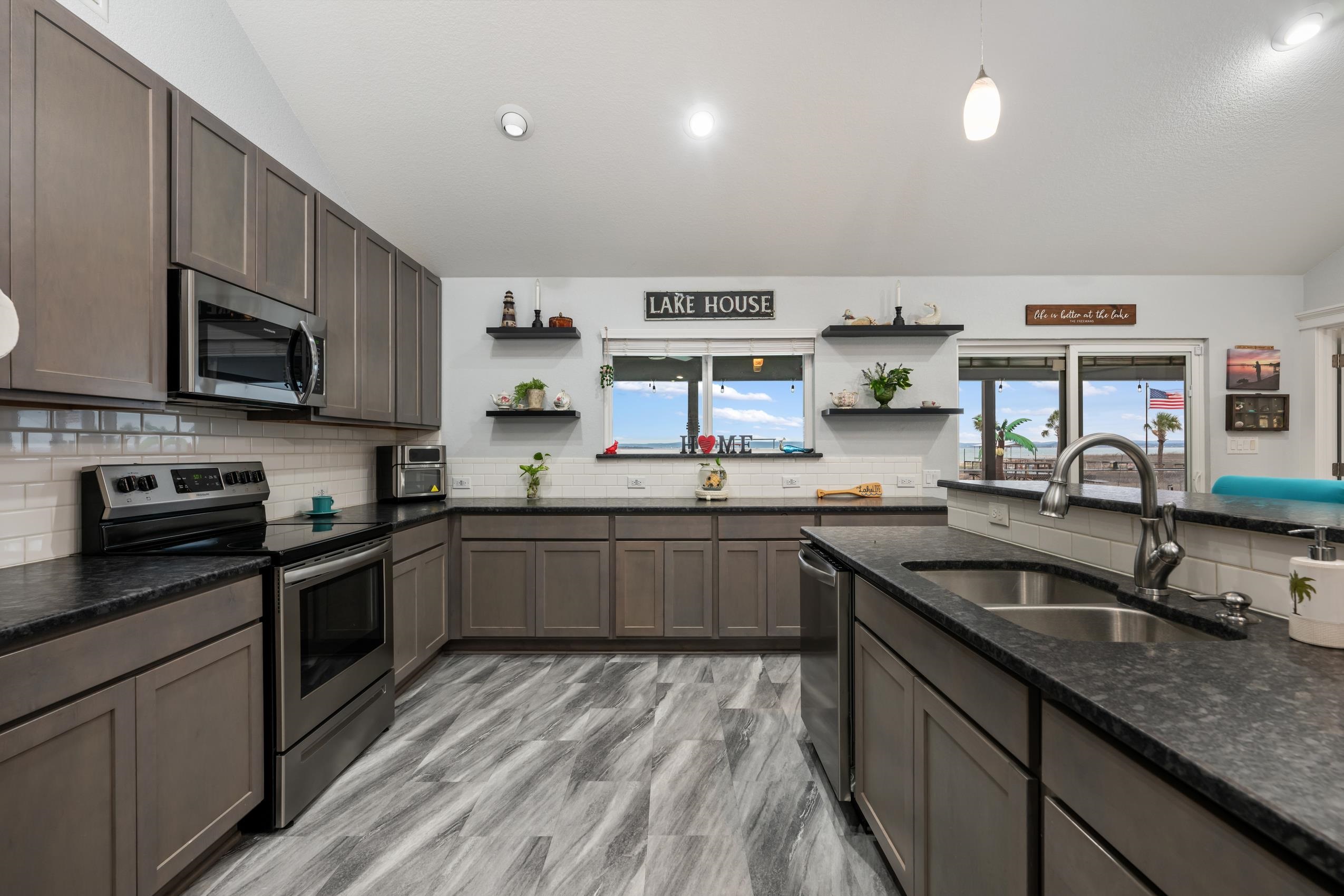 110 Pebble Circle Property Photo 14