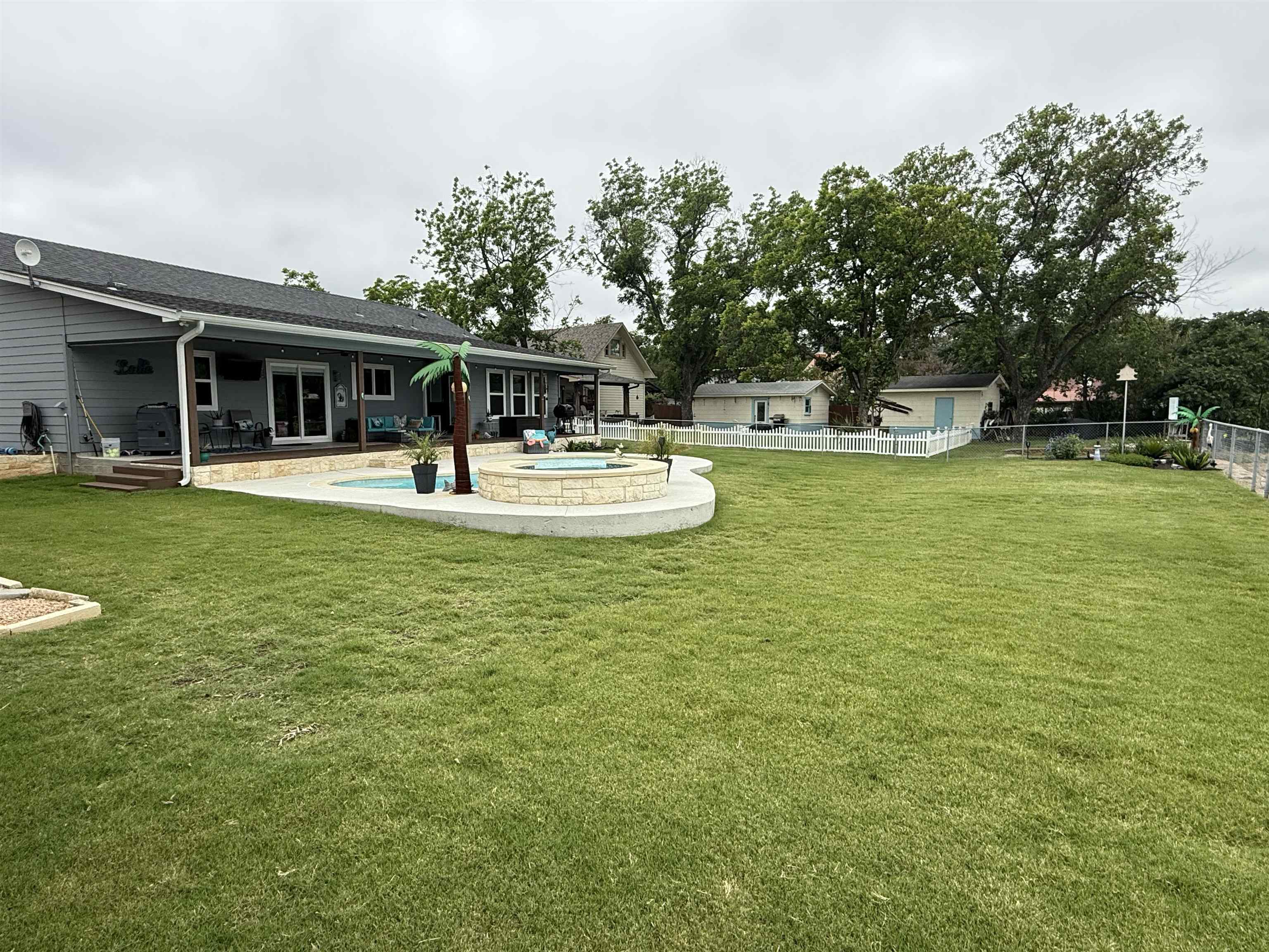 110 Pebble Circle Property Photo 24