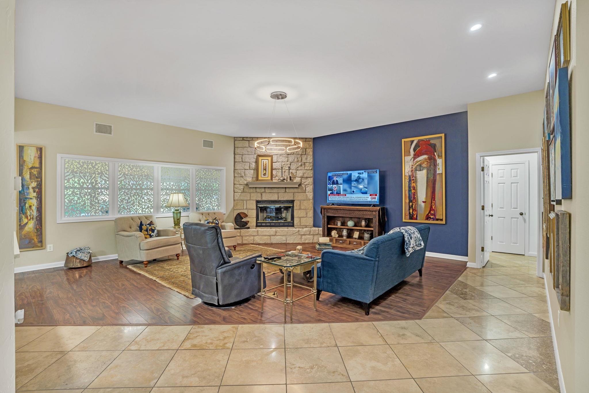 118 Broadmoor Property Photo 4