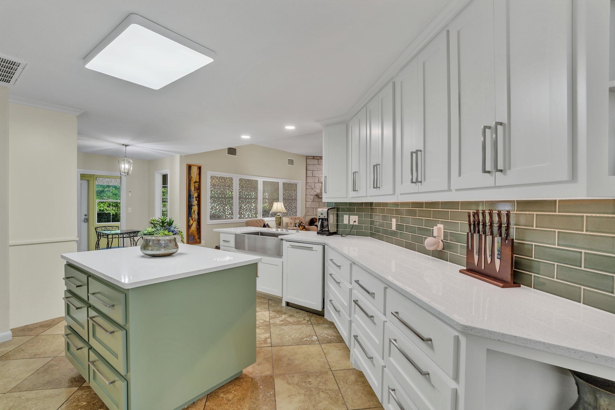 118 Broadmoor Property Photo 12