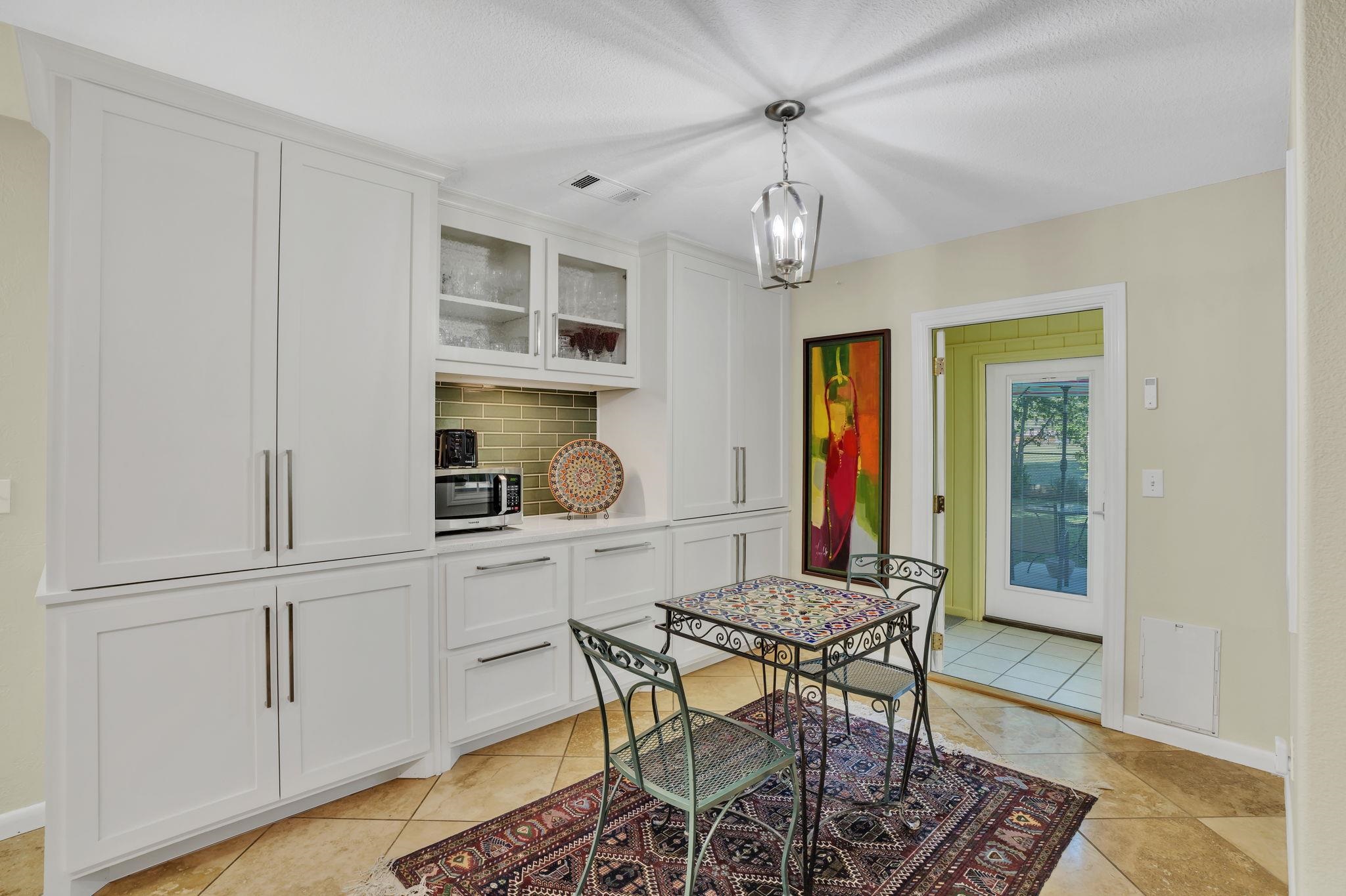 118 Broadmoor Property Photo 13