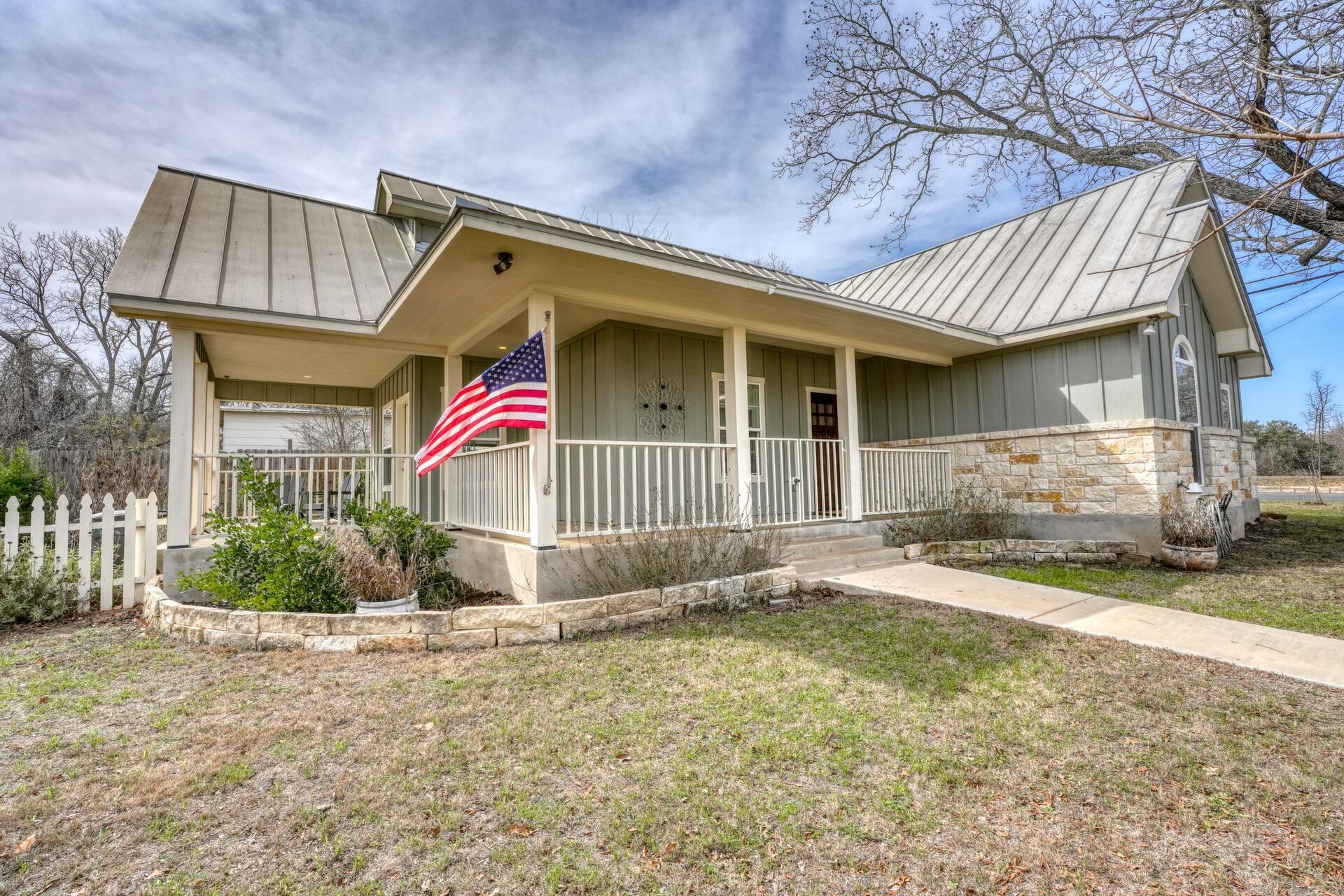 401 S Milam Street Property Photo