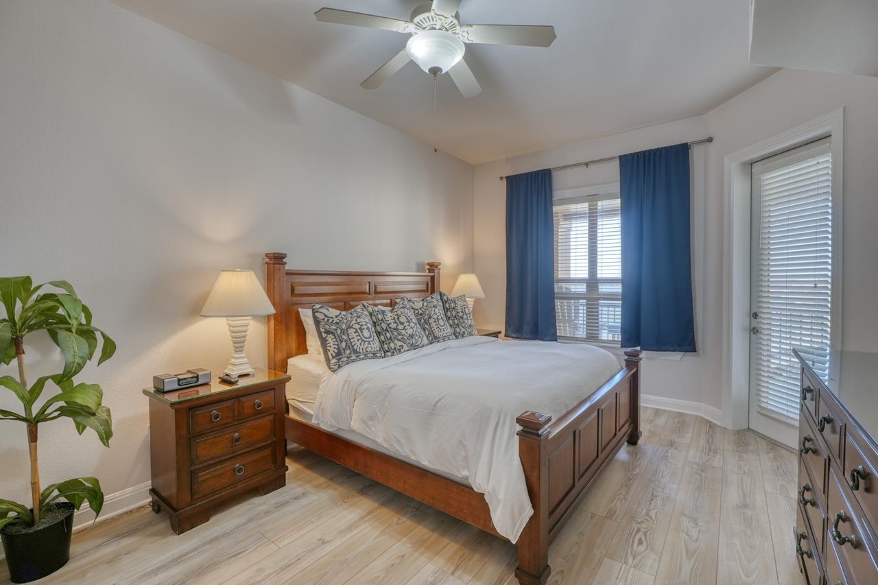 101 West Bank #33 Property Photo 15