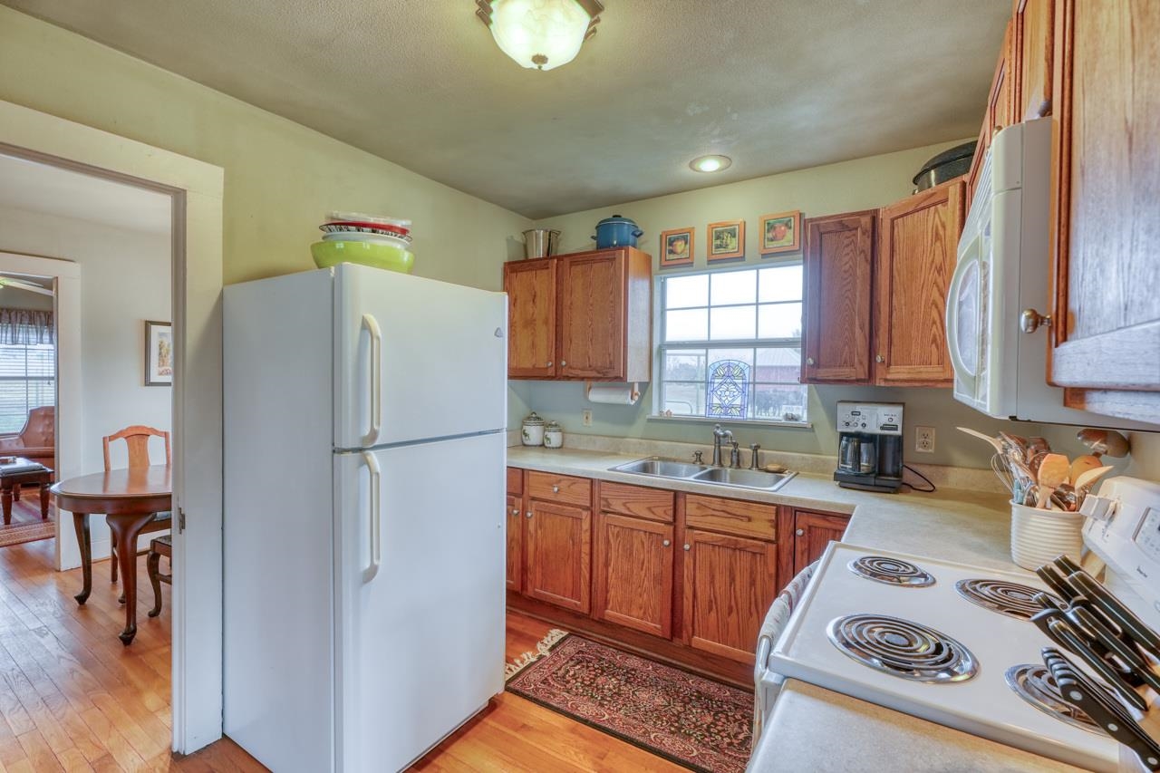 #866 Cr 2806 Property Photo 10