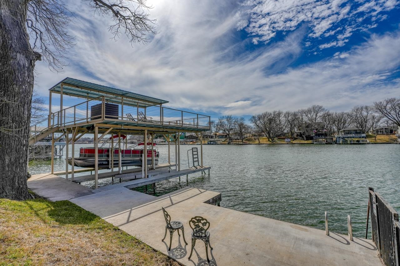1108 S Lakeside Drive Property Photo 1
