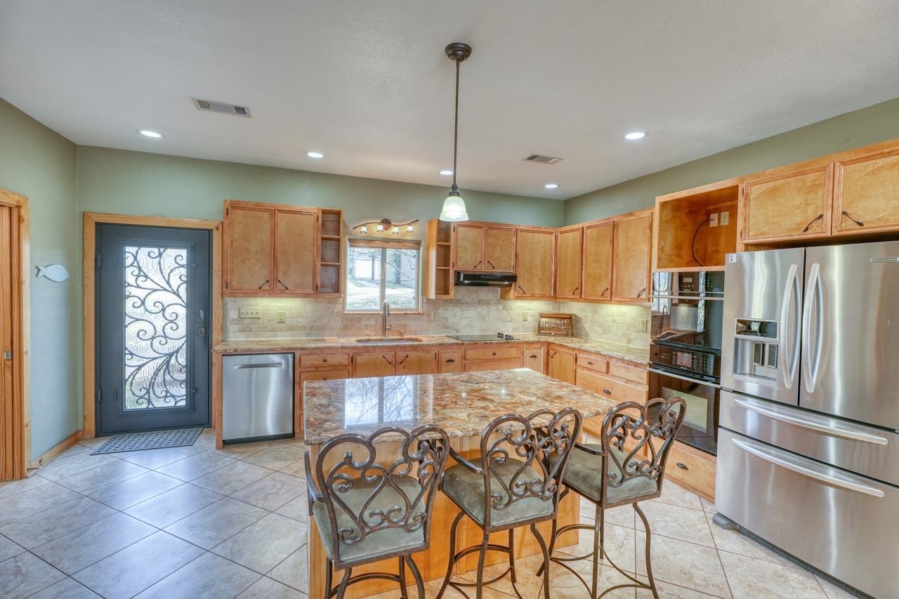 1108 S Lakeside Drive Property Photo 3