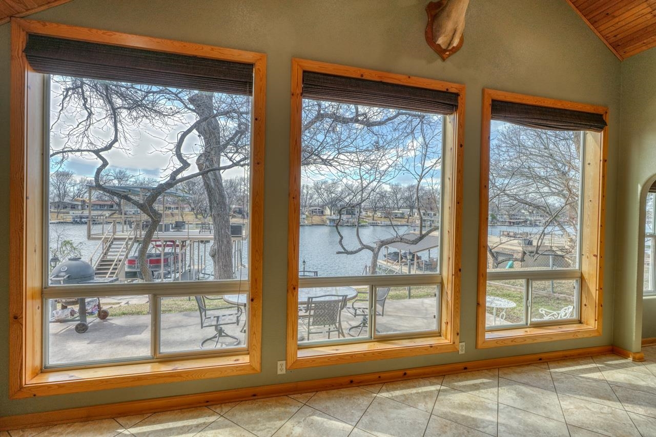 1108 S Lakeside Drive Property Photo 6