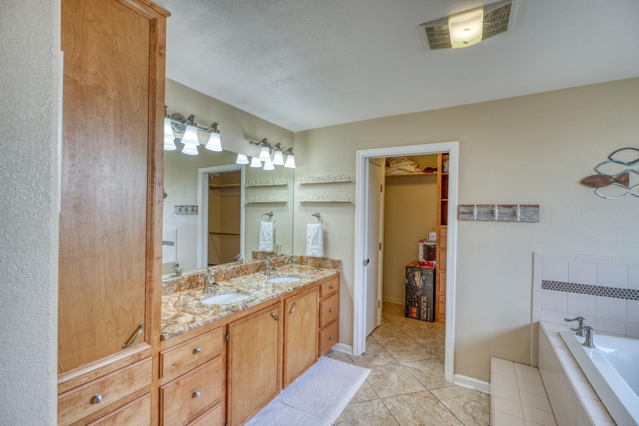 1108 S Lakeside Drive Property Photo 9