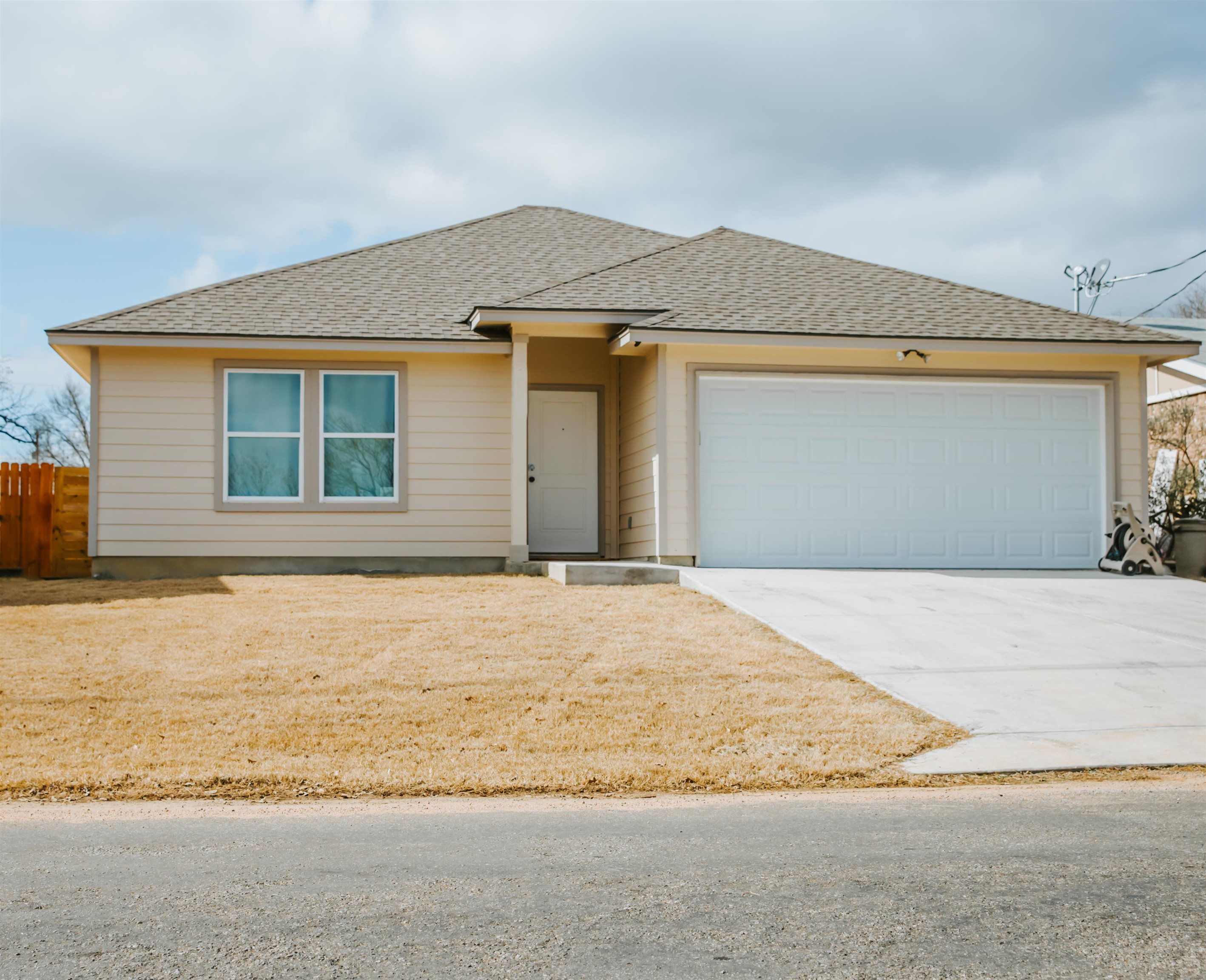 2001 Cedar Park Property Photo