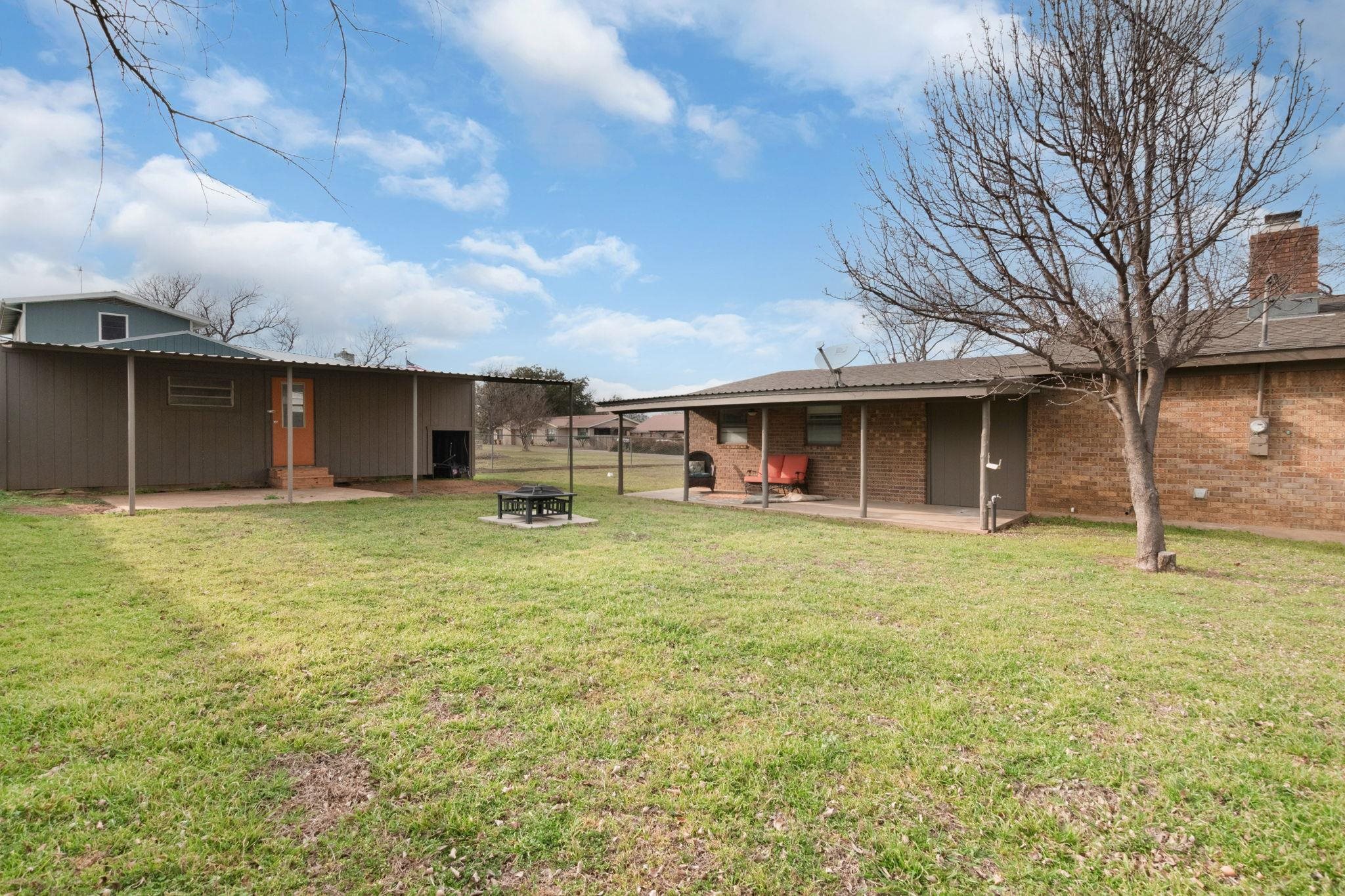 110 Mesquite Property Photo 5