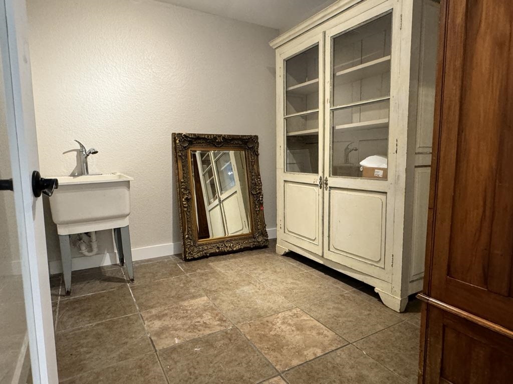 610 Broadway Property Photo 8