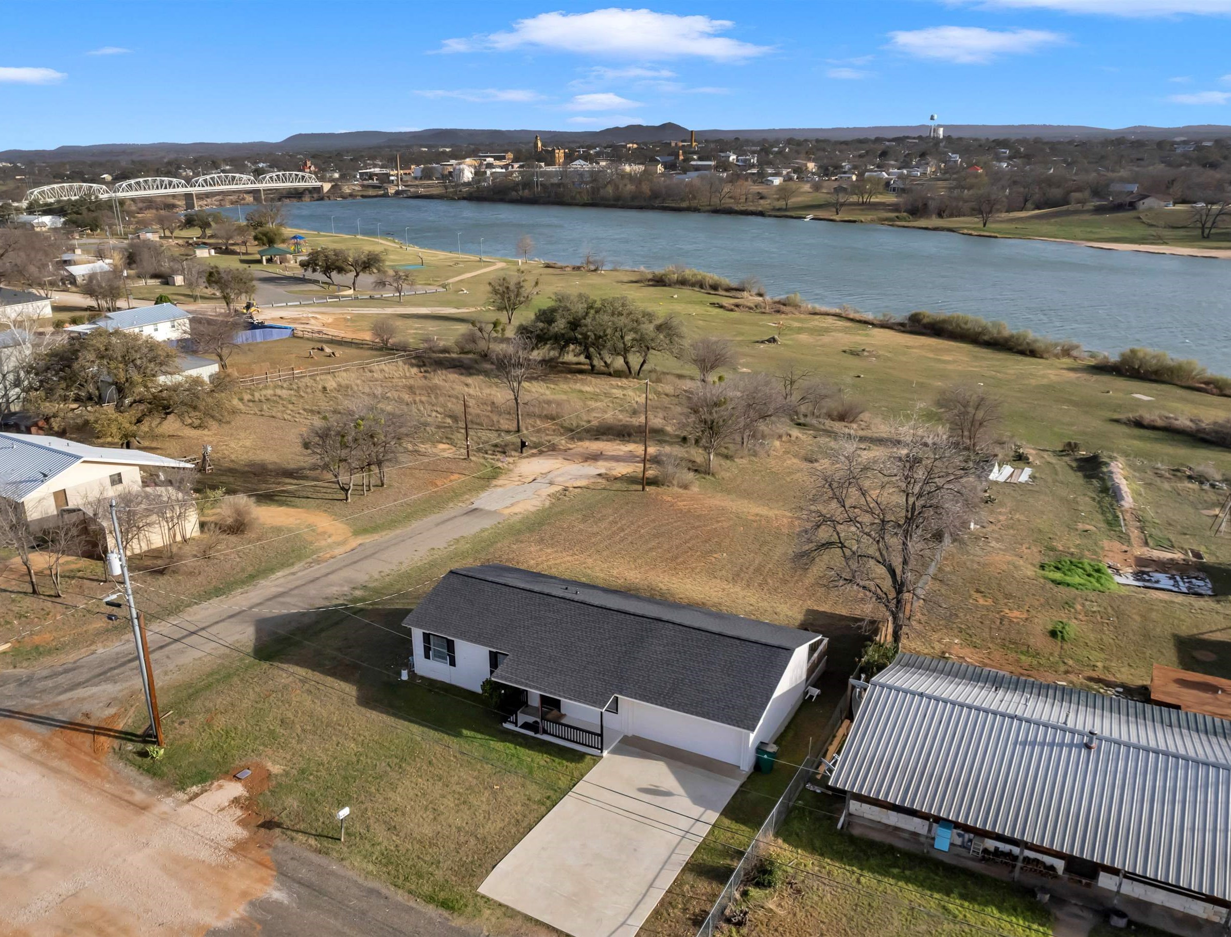 600 W Ellis Street Property Photo