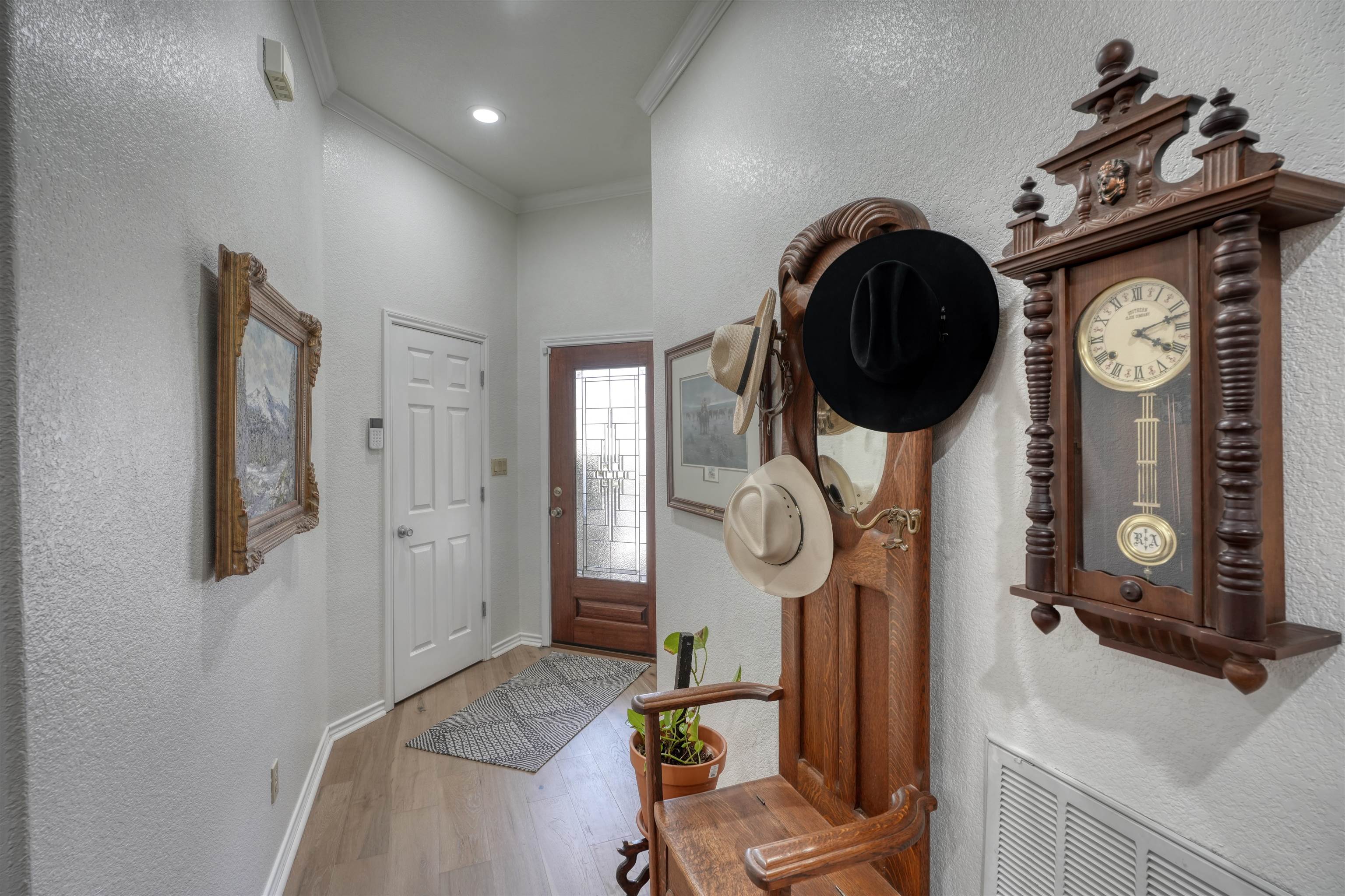 311 Deer Hollow Dr Property Photo 4