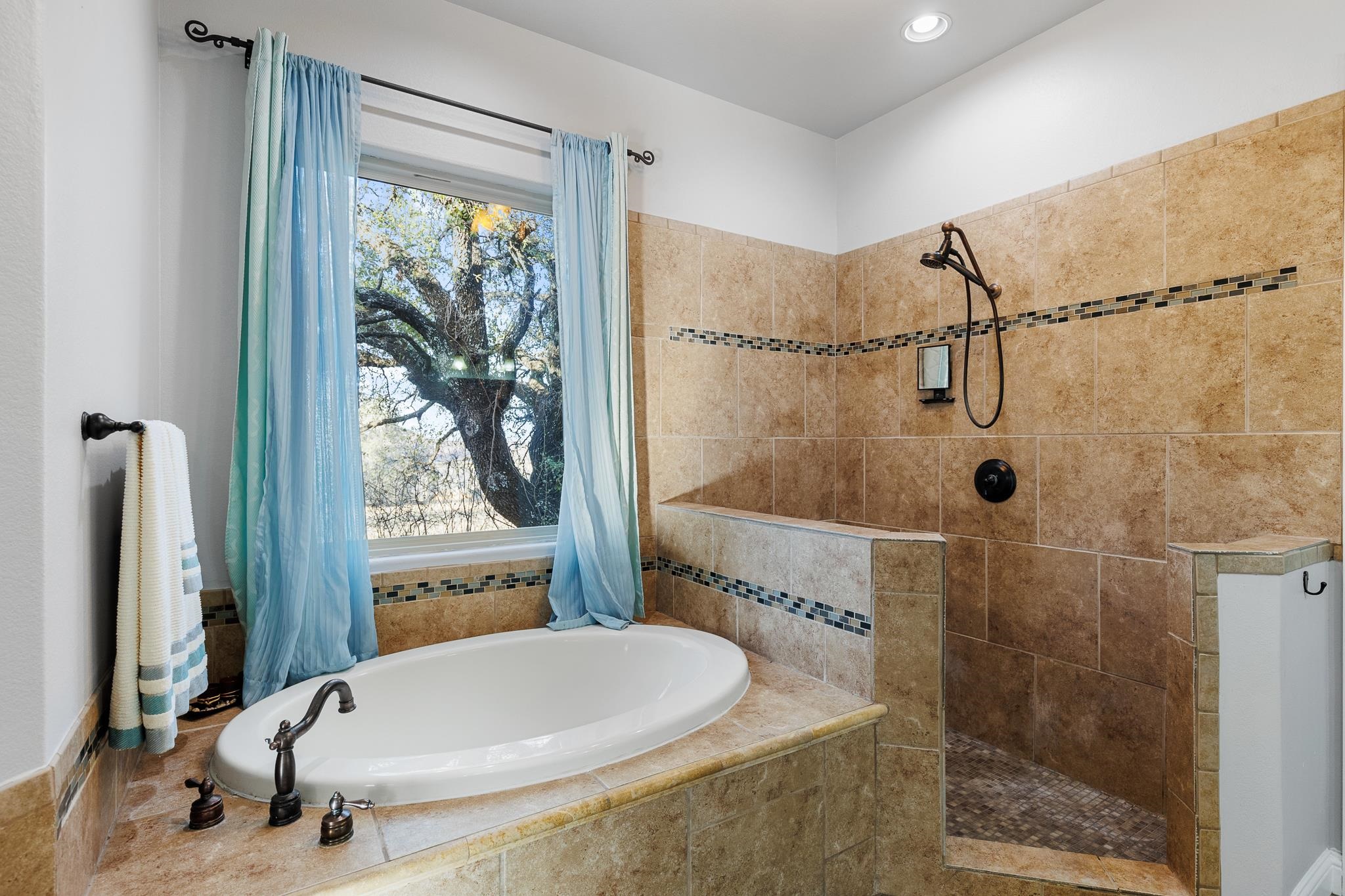 3206 Douglas Drive Property Photo 13