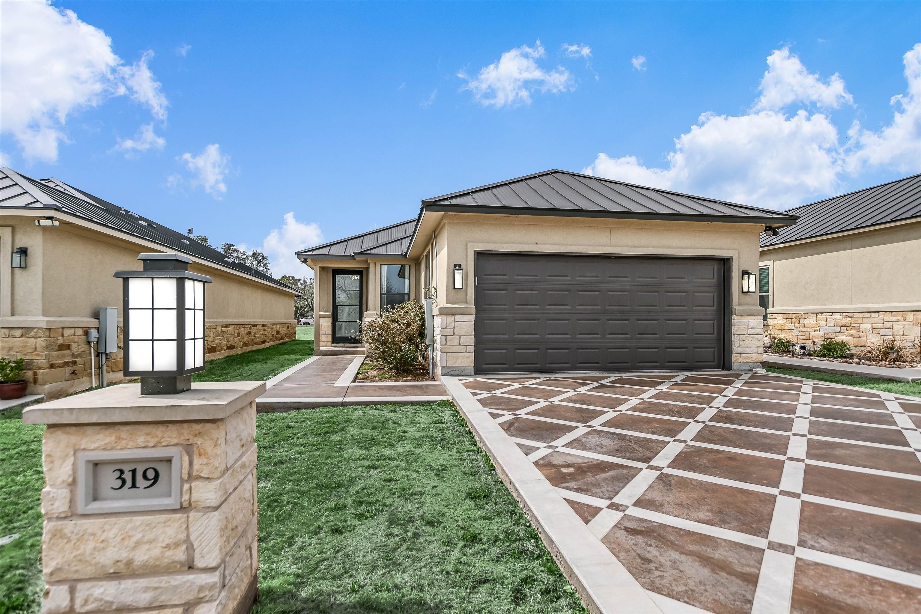 319 Parallel Circle Property Photo
