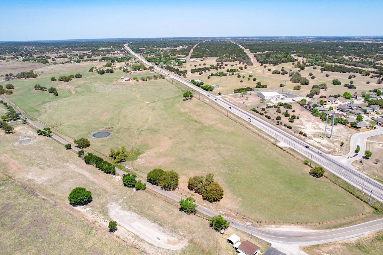 2704 N Highway 281 Property Photo