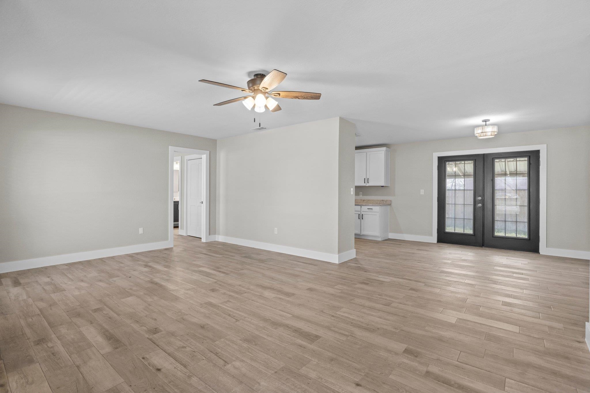 711 E Johnson Street Property Photo 5