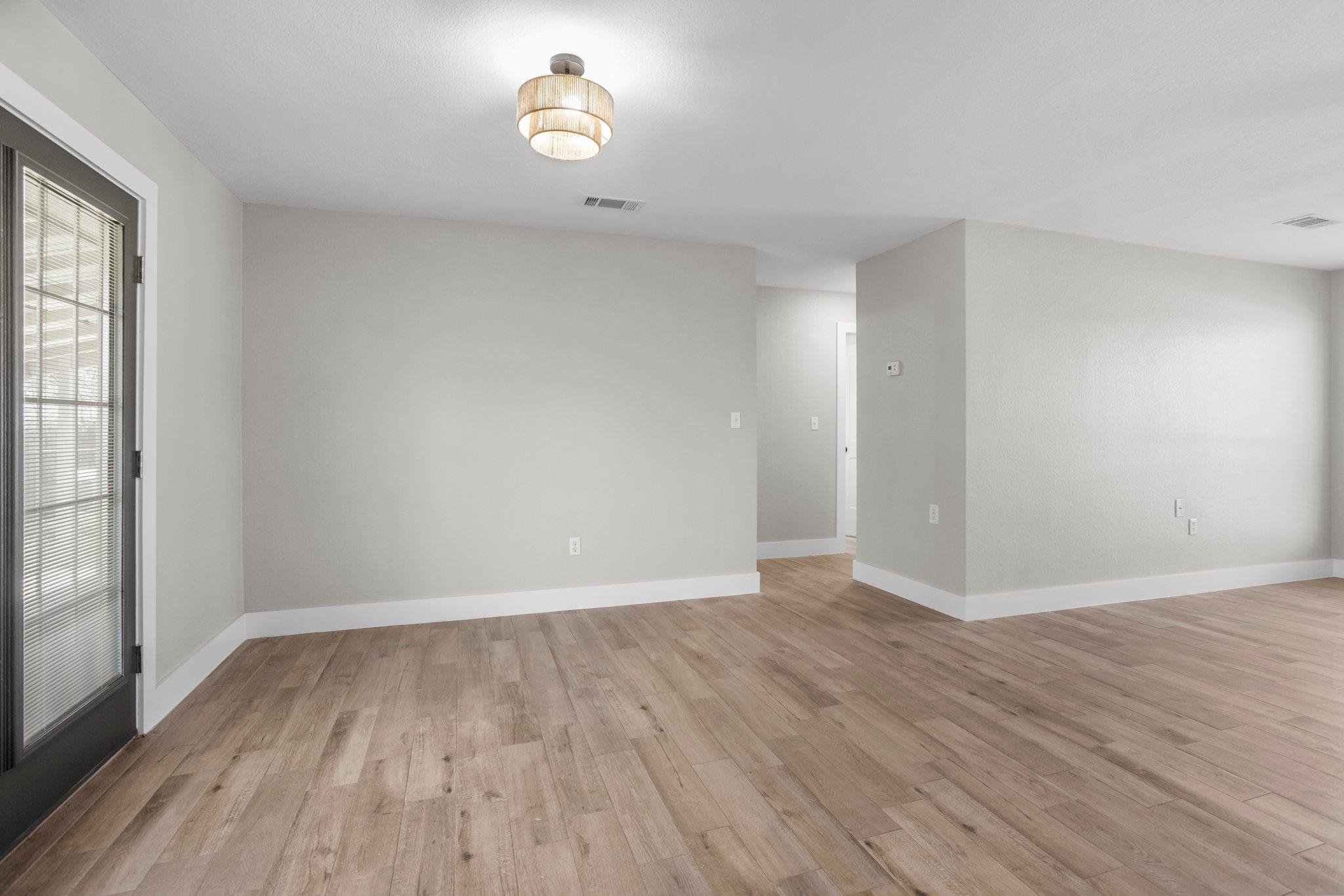 711 E Johnson Street Property Photo 8