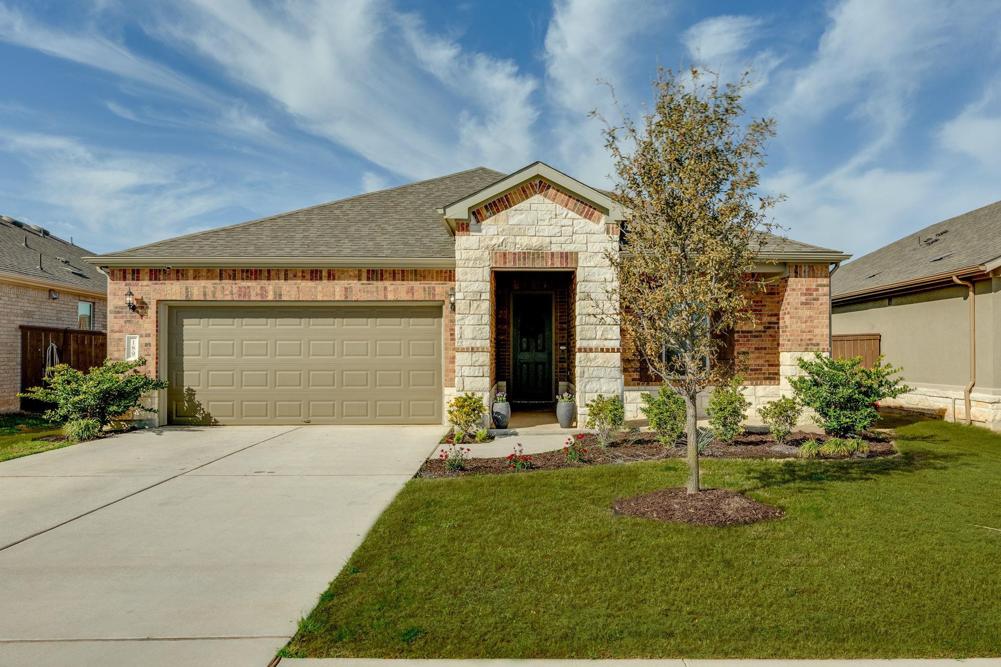 189 Slenderleaf Drive Property Photo 1