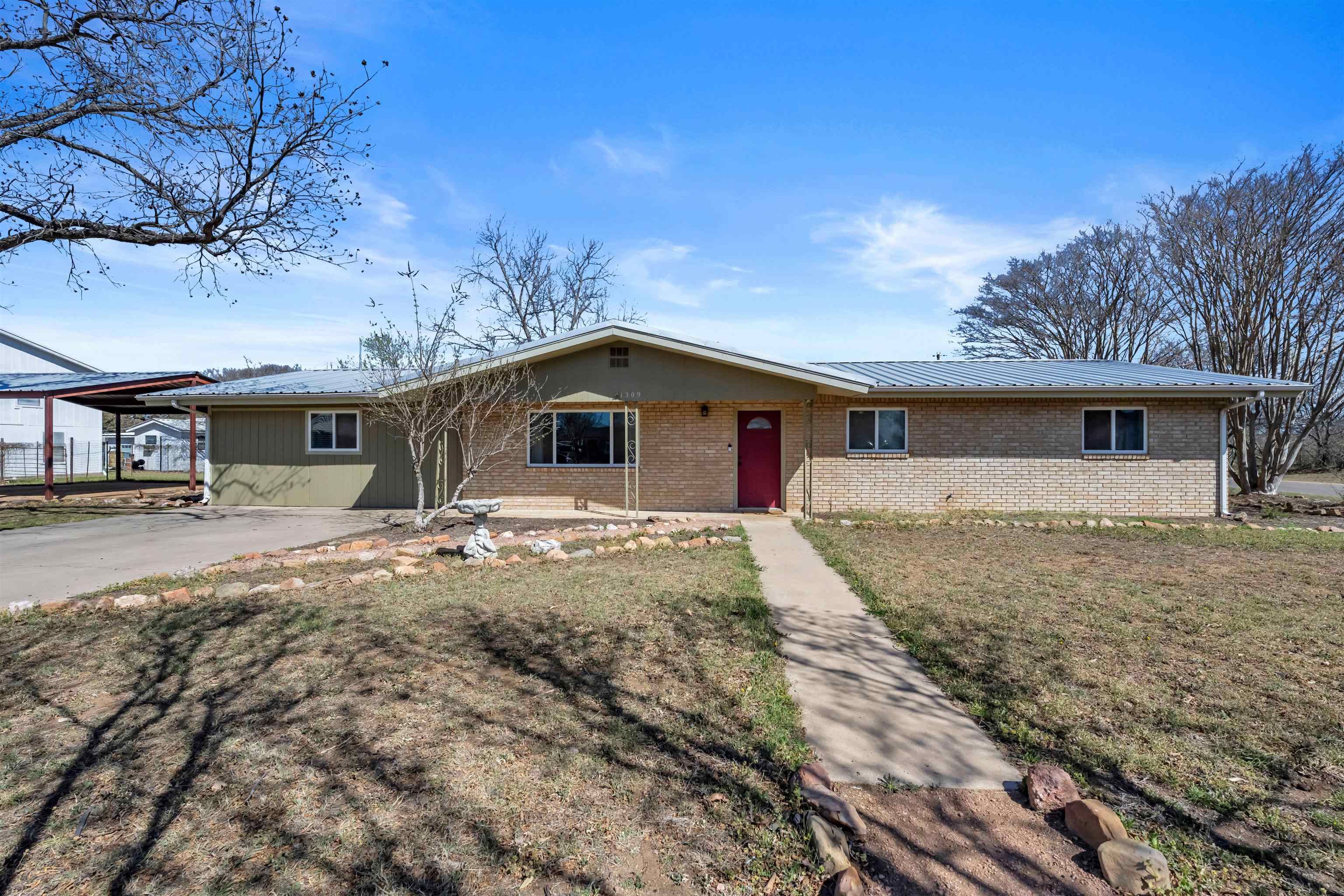 1309 E Brown Street Property Photo